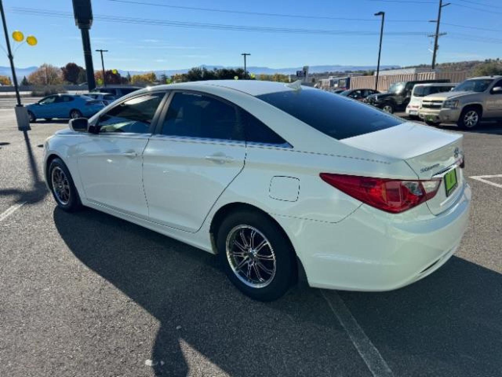 2011 Pearl White /Camel Cloth Interior Hyundai Sonata GLS Auto (5NPEB4AC7BH) with an 2.4L L4 DOHC 16V engine, 6-Speed Automatic transmission, located at 1865 East Red Hills Pkwy, St. George, 84770, (435) 628-0023, 37.120850, -113.543640 - Photo #6