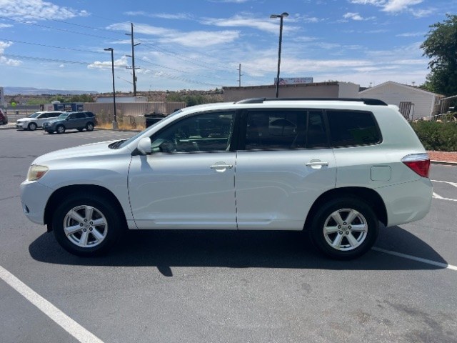2010 Blizzard Pearl /Ash Cloth Interior Toyota Highlander Base 2WD I4 (JTEZA3EH5A2) with an 2.7L L4 DOHC 16V engine, 6-Speed Automatic transmission, located at 1865 East Red Hills Pkwy, St. George, 84770, (435) 628-0023, 37.120850, -113.543640 - We specialize in helping ALL people get the best financing available. No matter your credit score, good, bad or none we can get you an amazing rate. Had a bankruptcy, divorce, or repossessions? We give you the green light to get your credit back on the road. Low down and affordable payments that fit- Photo#3
