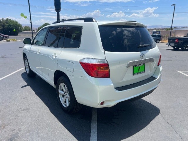 2010 Blizzard Pearl /Ash Cloth Interior Toyota Highlander Base 2WD I4 (JTEZA3EH5A2) with an 2.7L L4 DOHC 16V engine, 6-Speed Automatic transmission, located at 1865 East Red Hills Pkwy, St. George, 84770, (435) 628-0023, 37.120850, -113.543640 - We specialize in helping ALL people get the best financing available. No matter your credit score, good, bad or none we can get you an amazing rate. Had a bankruptcy, divorce, or repossessions? We give you the green light to get your credit back on the road. Low down and affordable payments that fit- Photo#4