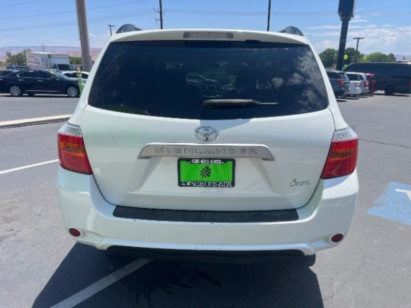 2010 Blizzard Pearl /Ash Cloth Interior Toyota Highlander Base 2WD I4 (JTEZA3EH5A2) with an 2.7L L4 DOHC 16V engine, 6-Speed Automatic transmission, located at 1865 East Red Hills Pkwy, St. George, 84770, (435) 628-0023, 37.120850, -113.543640 - Versatile Southern Utah travel starts with this 2010 Toyota Highlander Base. Its 2.7L 4-cylinder engine, 5-speed automatic transmission, and front-wheel drive make it a smart fit for family errands, school runs, and weekend trips. With 167709 miles, this Highlander is ready for its next adventure.- Photo#5
