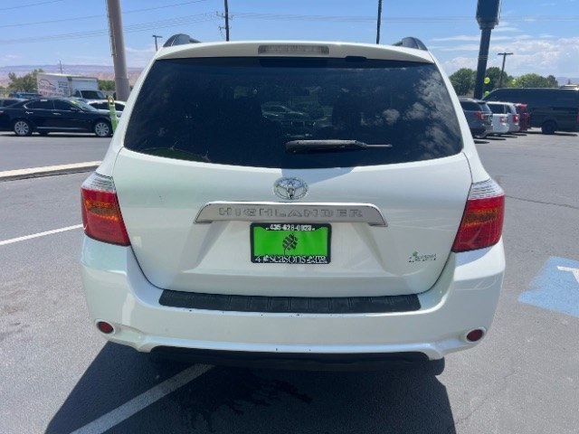 2010 Blizzard Pearl /Ash Cloth Interior Toyota Highlander Base 2WD I4 (JTEZA3EH5A2) with an 2.7L L4 DOHC 16V engine, 6-Speed Automatic transmission, located at 1865 East Red Hills Pkwy, St. George, 84770, (435) 628-0023, 37.120850, -113.543640 - We specialize in helping ALL people get the best financing available. No matter your credit score, good, bad or none we can get you an amazing rate. Had a bankruptcy, divorce, or repossessions? We give you the green light to get your credit back on the road. Low down and affordable payments that fit- Photo#5