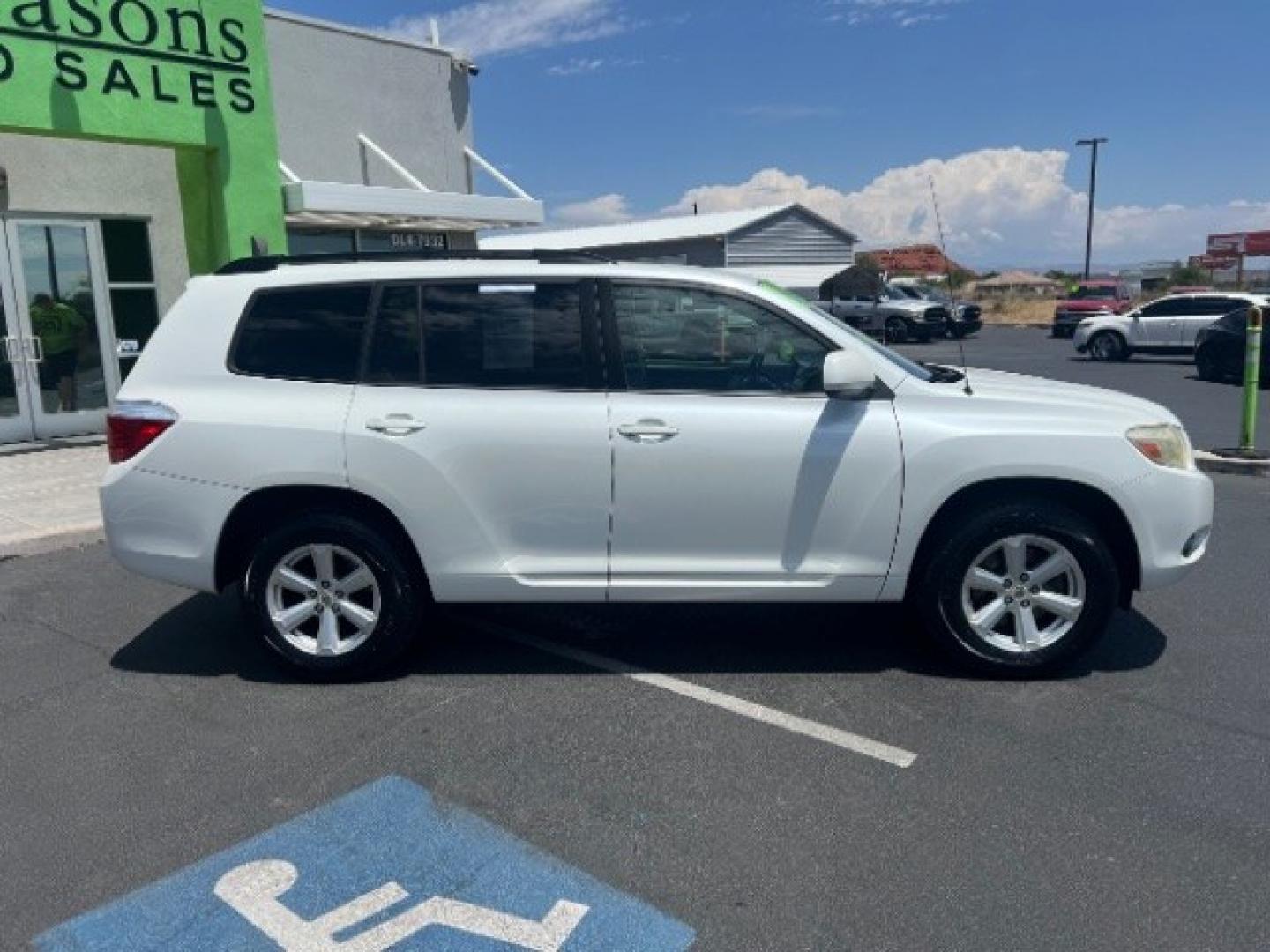 2010 Blizzard Pearl /Ash Cloth Interior Toyota Highlander Base 2WD I4 (JTEZA3EH5A2) with an 2.7L L4 DOHC 16V engine, 6-Speed Automatic transmission, located at 1865 East Red Hills Pkwy, St. George, 84770, (435) 628-0023, 37.120850, -113.543640 - Versatile Southern Utah travel starts with this 2010 Toyota Highlander Base. Its 2.7L 4-cylinder engine, 5-speed automatic transmission, and front-wheel drive make it a smart fit for family errands, school runs, and weekend trips. With 167709 miles, this Highlander is ready for its next adventure.- Photo#7