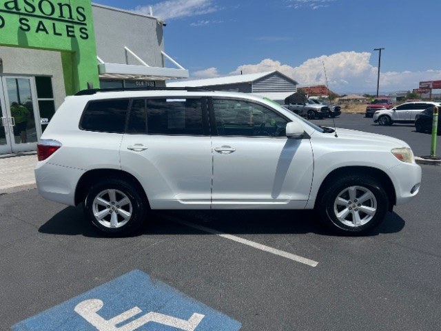 2010 Blizzard Pearl /Ash Cloth Interior Toyota Highlander Base 2WD I4 (JTEZA3EH5A2) with an 2.7L L4 DOHC 16V engine, 6-Speed Automatic transmission, located at 1865 East Red Hills Pkwy, St. George, 84770, (435) 628-0023, 37.120850, -113.543640 - We specialize in helping ALL people get the best financing available. No matter your credit score, good, bad or none we can get you an amazing rate. Had a bankruptcy, divorce, or repossessions? We give you the green light to get your credit back on the road. Low down and affordable payments that fit- Photo#7