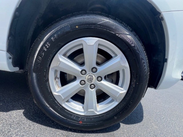 2010 Blizzard Pearl /Ash Cloth Interior Toyota Highlander Base 2WD I4 (JTEZA3EH5A2) with an 2.7L L4 DOHC 16V engine, 6-Speed Automatic transmission, located at 1865 East Red Hills Pkwy, St. George, 84770, (435) 628-0023, 37.120850, -113.543640 - We specialize in helping ALL people get the best financing available. No matter your credit score, good, bad or none we can get you an amazing rate. Had a bankruptcy, divorce, or repossessions? We give you the green light to get your credit back on the road. Low down and affordable payments that fit- Photo#9