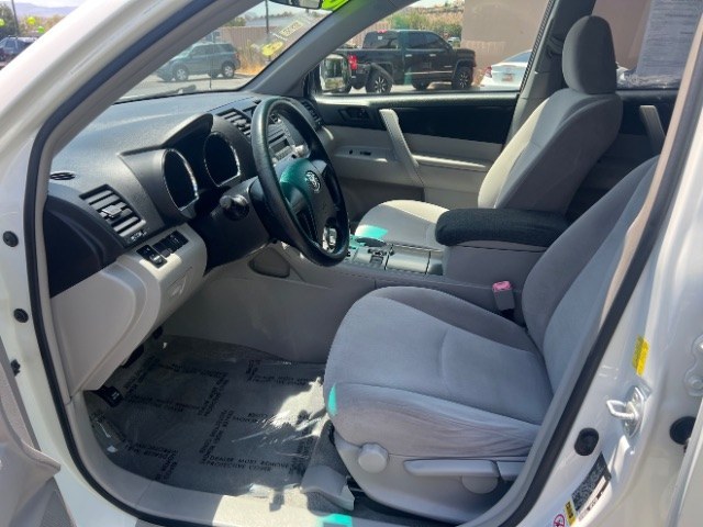 2010 Blizzard Pearl /Ash Cloth Interior Toyota Highlander Base 2WD I4 (JTEZA3EH5A2) with an 2.7L L4 DOHC 16V engine, 6-Speed Automatic transmission, located at 1865 East Red Hills Pkwy, St. George, 84770, (435) 628-0023, 37.120850, -113.543640 - We specialize in helping ALL people get the best financing available. No matter your credit score, good, bad or none we can get you an amazing rate. Had a bankruptcy, divorce, or repossessions? We give you the green light to get your credit back on the road. Low down and affordable payments that fit- Photo#14