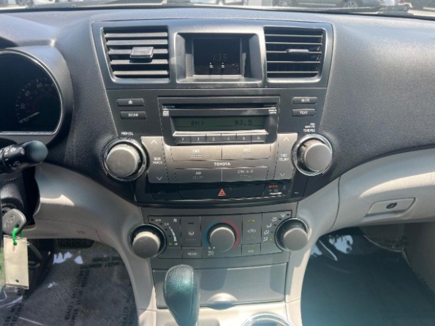 2010 Blizzard Pearl /Ash Cloth Interior Toyota Highlander Base 2WD I4 (JTEZA3EH5A2) with an 2.7L L4 DOHC 16V engine, 6-Speed Automatic transmission, located at 1865 East Red Hills Pkwy, St. George, 84770, (435) 628-0023, 37.120850, -113.543640 - Versatile Southern Utah travel starts with this 2010 Toyota Highlander Base. Its 2.7L 4-cylinder engine, 5-speed automatic transmission, and front-wheel drive make it a smart fit for family errands, school runs, and weekend trips. With 167709 miles, this Highlander is ready for its next adventure.- Photo#17