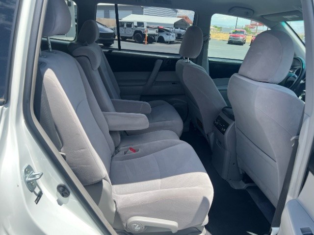 2010 Blizzard Pearl /Ash Cloth Interior Toyota Highlander Base 2WD I4 (JTEZA3EH5A2) with an 2.7L L4 DOHC 16V engine, 6-Speed Automatic transmission, located at 1865 East Red Hills Pkwy, St. George, 84770, (435) 628-0023, 37.120850, -113.543640 - We specialize in helping ALL people get the best financing available. No matter your credit score, good, bad or none we can get you an amazing rate. Had a bankruptcy, divorce, or repossessions? We give you the green light to get your credit back on the road. Low down and affordable payments that fit- Photo#26