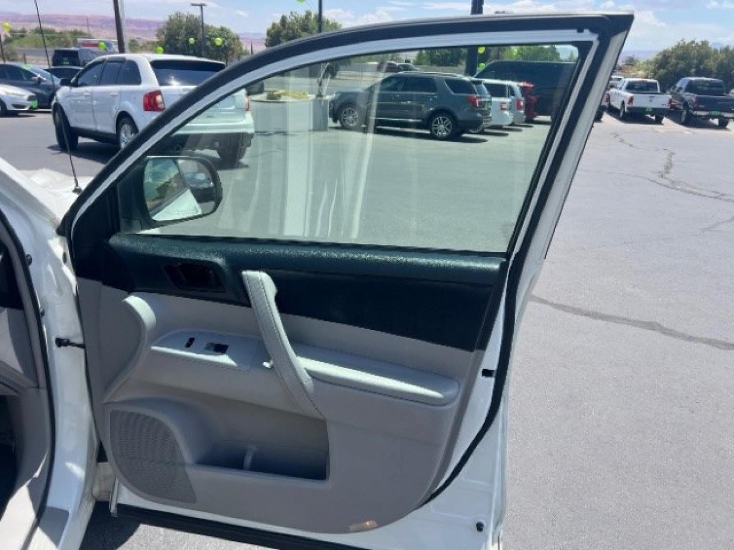 2010 Blizzard Pearl /Ash Cloth Interior Toyota Highlander Base 2WD I4 (JTEZA3EH5A2) with an 2.7L L4 DOHC 16V engine, 6-Speed Automatic transmission, located at 1865 East Red Hills Pkwy, St. George, 84770, (435) 628-0023, 37.120850, -113.543640 - Versatile Southern Utah travel starts with this 2010 Toyota Highlander Base. Its 2.7L 4-cylinder engine, 5-speed automatic transmission, and front-wheel drive make it a smart fit for family errands, school runs, and weekend trips. With 167709 miles, this Highlander is ready for its next adventure.- Photo#27