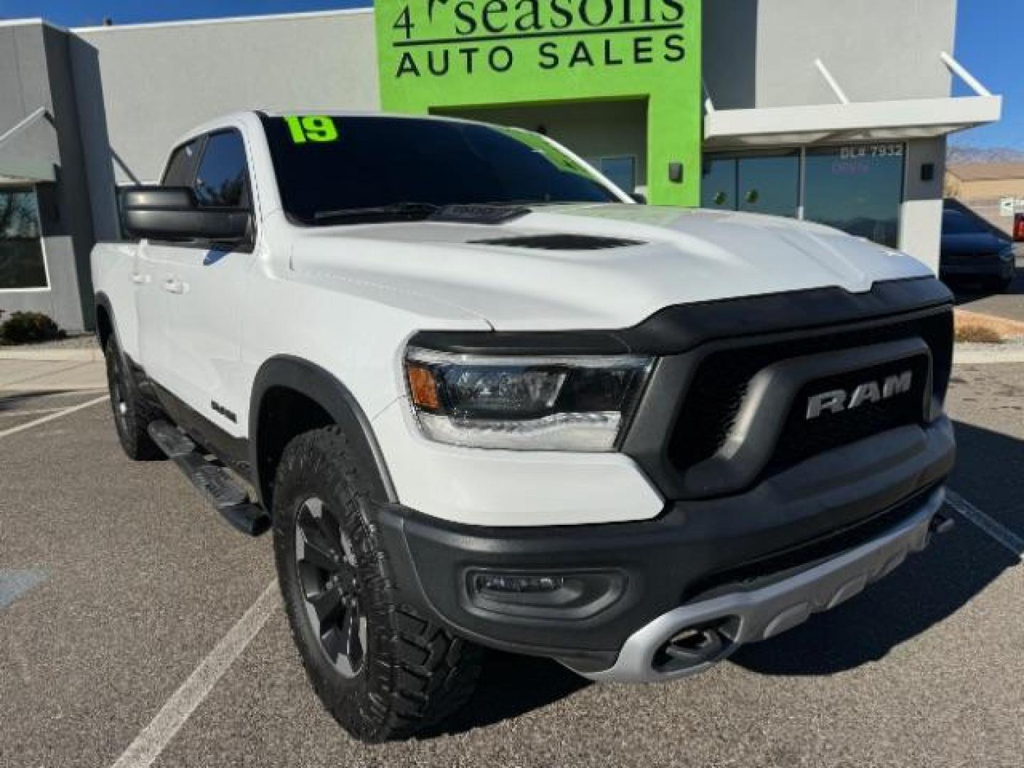 2019 White /Black RAM 1500 Rebel Quad Cab 4WD (1C6RRFEG5KN) with an 3.6L V6 DOHC 24V engine, 8-Speed Automatic transmission, located at 1865 East Red Hills Pkwy, St. George, 84770, (435) 628-0023, 37.120850, -113.543640 - We specialize in helping ALL people get the best financing available. No matter your credit score, good, bad or none we can get you an amazing rate. Had a bankruptcy, divorce, or repossessions? We give you the green light to get your credit back on the road. Low down and affordable payments that fit - Photo#1
