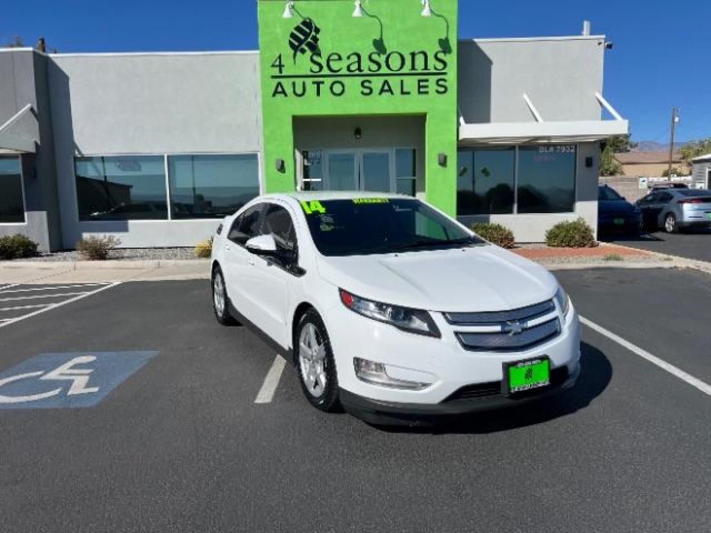 2014 White /Black Interior Chevrolet Volt Standard w/ LEP (1G1RE6E46EU) with an ELECTRIC engine, Continuously Variabl transmission, located at 1865 East Red Hills Pkwy, St. George, 84770, (435) 628-0023, 37.120850, -113.543640 - Photo#0
