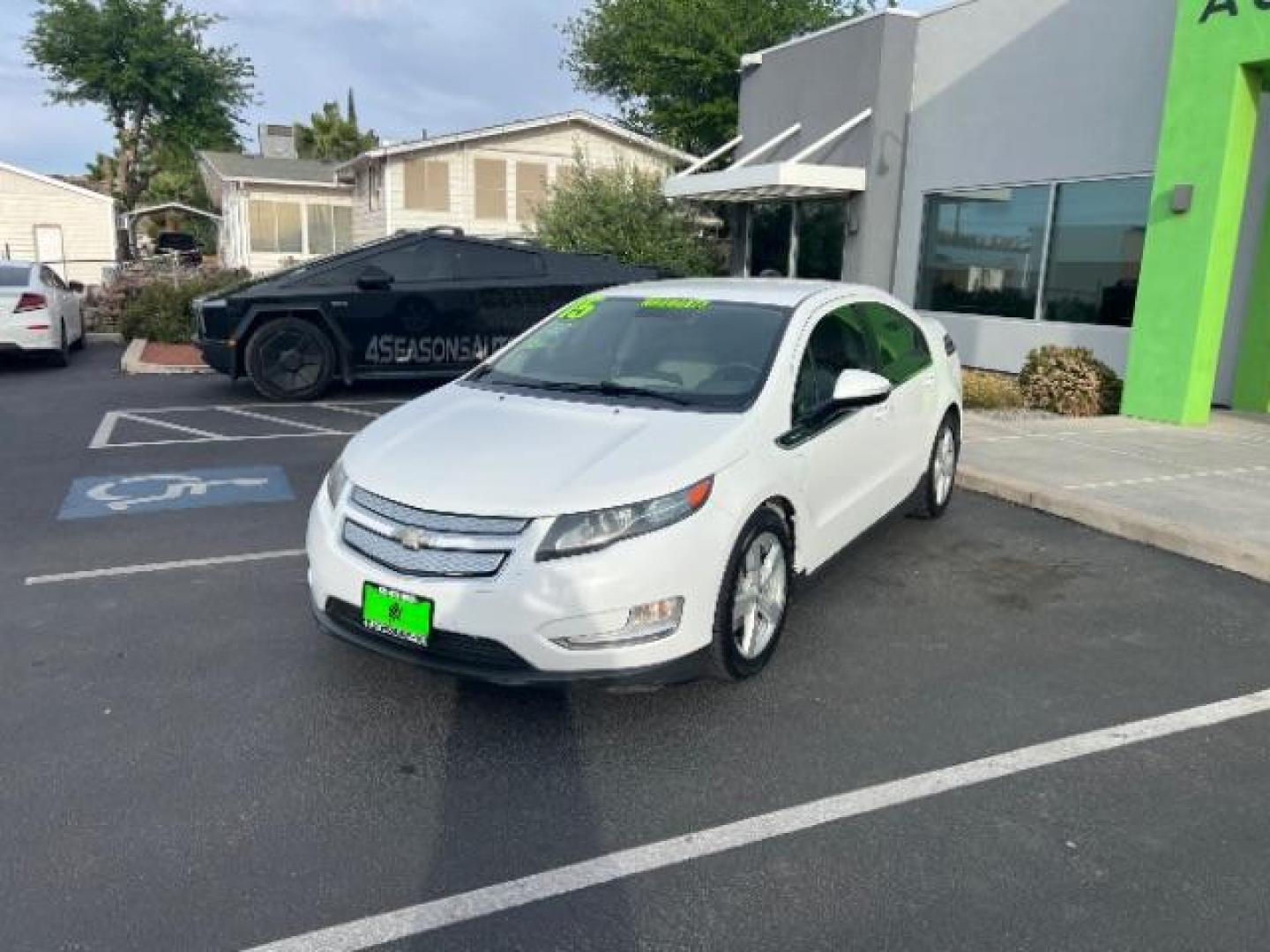 2015 Summit White /Pebble Beige/Dark Accents Chevrolet Volt Standard w/ Navigation (1G1RC6E45FU) with an ELECTRIC engine, Continuously Variable Transmission transmission, located at 1865 East Red Hills Pkwy, St. George, 84770, (435) 628-0023, 37.120850, -113.543640 - We specialize in helping ALL people get the best financing available. No matter your credit score, good, bad or none we can get you an amazing rate. Had a bankruptcy, divorce, or repossessions? We give you the green light to get your credit back on the road. Low down and affordable payments that fit - Photo#2
