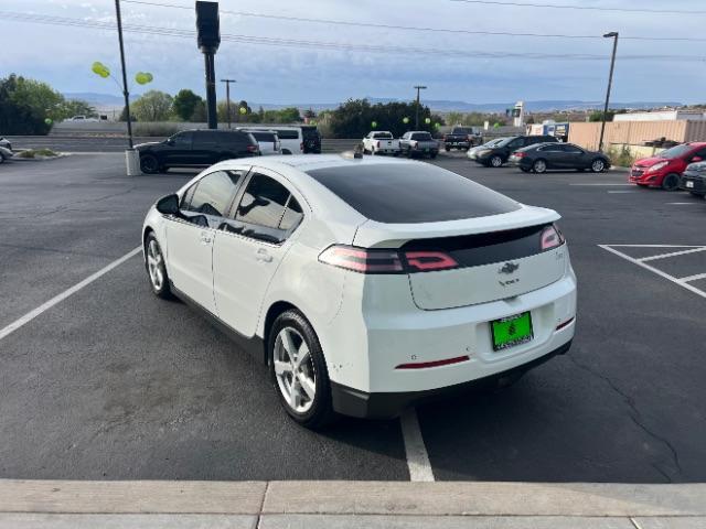 2015 Summit White /Pebble Beige/Dark Accents Chevrolet Volt Standard w/ Navigation (1G1RC6E45FU) with an ELECTRIC engine, Continuously Variable Transmission transmission, located at 1865 East Red Hills Pkwy, St. George, 84770, (435) 628-0023, 37.120850, -113.543640 - We specialize in helping ALL people get the best financing available. No matter your credit score, good, bad or none we can get you an amazing rate. Had a bankruptcy, divorce, or repossessions? We give you the green light to get your credit back on the road. Low down and affordable payments that fit - Photo#4