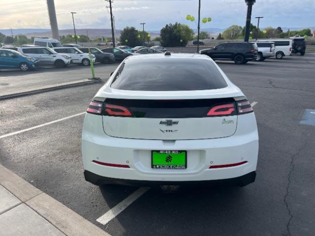 2015 Summit White /Pebble Beige/Dark Accents Chevrolet Volt Standard w/ Navigation (1G1RC6E45FU) with an ELECTRIC engine, Continuously Variable Transmission transmission, located at 1865 East Red Hills Pkwy, St. George, 84770, (435) 628-0023, 37.120850, -113.543640 - We specialize in helping ALL people get the best financing available. No matter your credit score, good, bad or none we can get you an amazing rate. Had a bankruptcy, divorce, or repossessions? We give you the green light to get your credit back on the road. Low down and affordable payments that fit - Photo#5
