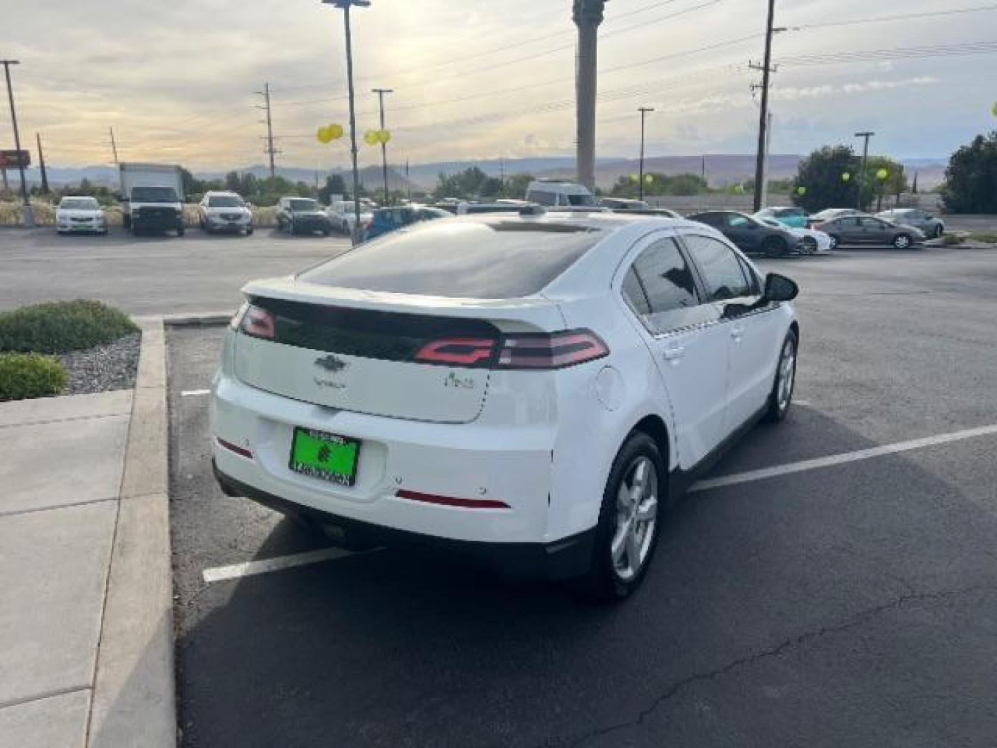 2015 Summit White /Pebble Beige/Dark Accents Chevrolet Volt Standard w/ Navigation (1G1RC6E45FU) with an ELECTRIC engine, Continuously Variable Transmission transmission, located at 1865 East Red Hills Pkwy, St. George, 84770, (435) 628-0023, 37.120850, -113.543640 - We specialize in helping ALL people get the best financing available. No matter your credit score, good, bad or none we can get you an amazing rate. Had a bankruptcy, divorce, or repossessions? We give you the green light to get your credit back on the road. Low down and affordable payments that fit - Photo#6