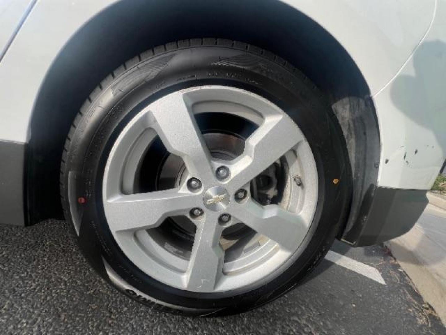 2015 Summit White /Pebble Beige/Dark Accents Chevrolet Volt Standard w/ Navigation (1G1RC6E45FU) with an ELECTRIC engine, Continuously Variable Transmission transmission, located at 1865 East Red Hills Pkwy, St. George, 84770, (435) 628-0023, 37.120850, -113.543640 - We specialize in helping ALL people get the best financing available. No matter your credit score, good, bad or none we can get you an amazing rate. Had a bankruptcy, divorce, or repossessions? We give you the green light to get your credit back on the road. Low down and affordable payments that fit - Photo#8