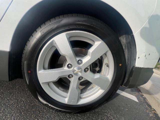 2015 Summit White /Pebble Beige/Dark Accents Chevrolet Volt Standard w/ Navigation (1G1RC6E45FU) with an ELECTRIC engine, Continuously Variable Transmission transmission, located at 1865 East Red Hills Pkwy, St. George, 84770, (435) 628-0023, 37.120850, -113.543640 - We specialize in helping ALL people get the best financing available. No matter your credit score, good, bad or none we can get you an amazing rate. Had a bankruptcy, divorce, or repossessions? We give you the green light to get your credit back on the road. Low down and affordable payments that fit - Photo#8