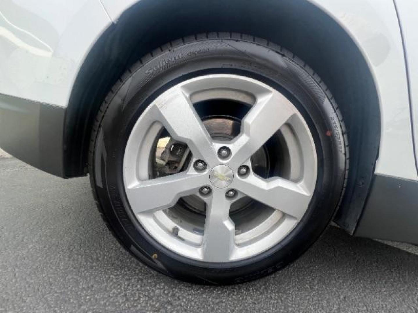 2015 Summit White /Pebble Beige/Dark Accents Chevrolet Volt Standard w/ Navigation (1G1RC6E45FU) with an ELECTRIC engine, Continuously Variable Transmission transmission, located at 1865 East Red Hills Pkwy, St. George, 84770, (435) 628-0023, 37.120850, -113.543640 - We specialize in helping ALL people get the best financing available. No matter your credit score, good, bad or none we can get you an amazing rate. Had a bankruptcy, divorce, or repossessions? We give you the green light to get your credit back on the road. Low down and affordable payments that fit - Photo#9