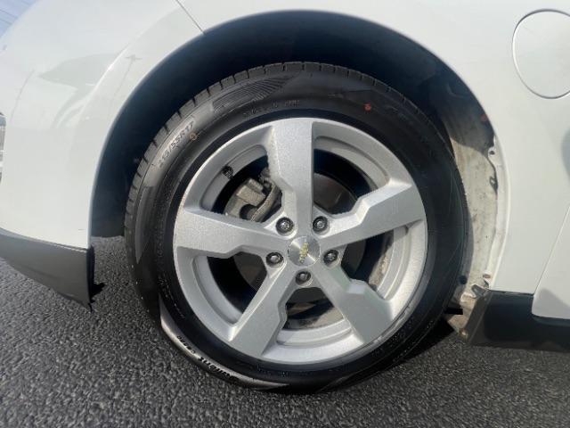 2015 Summit White /Pebble Beige/Dark Accents Chevrolet Volt Standard w/ Navigation (1G1RC6E45FU) with an ELECTRIC engine, Continuously Variable Transmission transmission, located at 1865 East Red Hills Pkwy, St. George, 84770, (435) 628-0023, 37.120850, -113.543640 - We specialize in helping ALL people get the best financing available. No matter your credit score, good, bad or none we can get you an amazing rate. Had a bankruptcy, divorce, or repossessions? We give you the green light to get your credit back on the road. Low down and affordable payments that fit - Photo#11