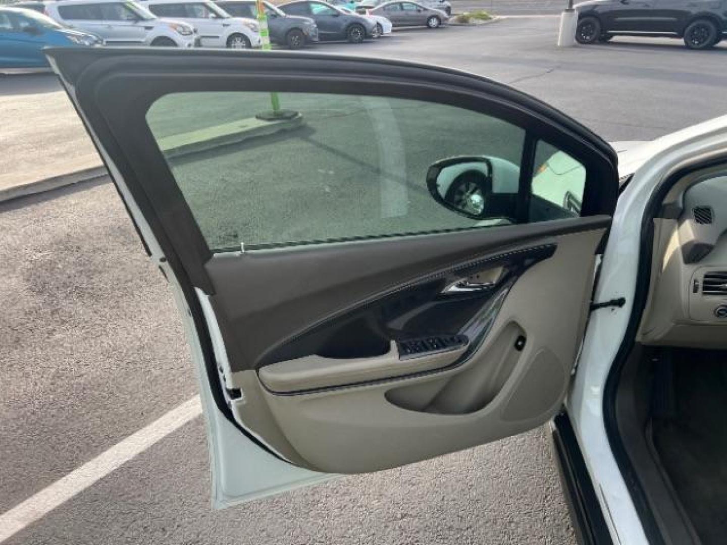 2015 Summit White /Pebble Beige/Dark Accents Chevrolet Volt Standard w/ Navigation (1G1RC6E45FU) with an ELECTRIC engine, Continuously Variable Transmission transmission, located at 1865 East Red Hills Pkwy, St. George, 84770, (435) 628-0023, 37.120850, -113.543640 - We specialize in helping ALL people get the best financing available. No matter your credit score, good, bad or none we can get you an amazing rate. Had a bankruptcy, divorce, or repossessions? We give you the green light to get your credit back on the road. Low down and affordable payments that fit - Photo#12