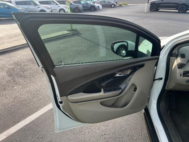 2015 Summit White /Pebble Beige/Dark Accents Chevrolet Volt Standard w/ Navigation (1G1RC6E45FU) with an ELECTRIC engine, Continuously Variable Transmission transmission, located at 1865 East Red Hills Pkwy, St. George, 84770, (435) 628-0023, 37.120850, -113.543640 - We specialize in helping ALL people get the best financing available. No matter your credit score, good, bad or none we can get you an amazing rate. Had a bankruptcy, divorce, or repossessions? We give you the green light to get your credit back on the road. Low down and affordable payments that fit - Photo#12