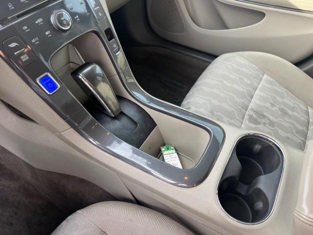 2015 Summit White /Pebble Beige/Dark Accents Chevrolet Volt Standard w/ Navigation (1G1RC6E45FU) with an ELECTRIC engine, Continuously Variable Transmission transmission, located at 1865 East Red Hills Pkwy, St. George, 84770, (435) 628-0023, 37.120850, -113.543640 - We specialize in helping ALL people get the best financing available. No matter your credit score, good, bad or none we can get you an amazing rate. Had a bankruptcy, divorce, or repossessions? We give you the green light to get your credit back on the road. Low down and affordable payments that fit - Photo#18