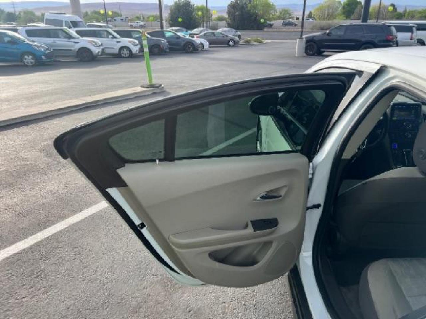 2015 Summit White /Pebble Beige/Dark Accents Chevrolet Volt Standard w/ Navigation (1G1RC6E45FU) with an ELECTRIC engine, Continuously Variable Transmission transmission, located at 1865 East Red Hills Pkwy, St. George, 84770, (435) 628-0023, 37.120850, -113.543640 - We specialize in helping ALL people get the best financing available. No matter your credit score, good, bad or none we can get you an amazing rate. Had a bankruptcy, divorce, or repossessions? We give you the green light to get your credit back on the road. Low down and affordable payments that fit - Photo#20