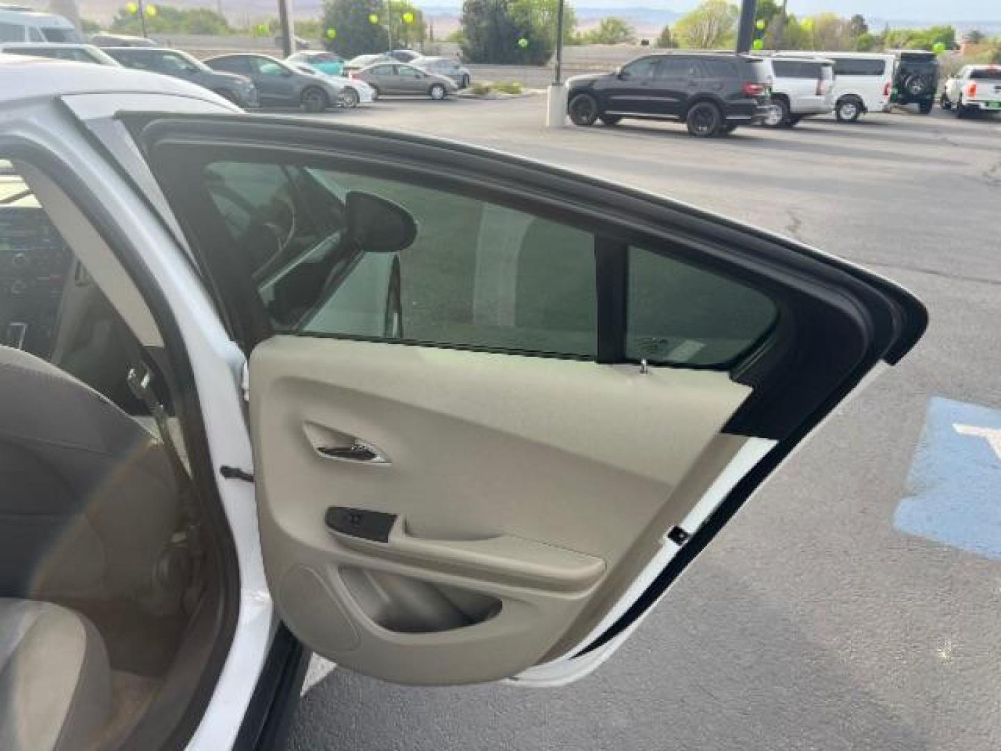 2015 Summit White /Pebble Beige/Dark Accents Chevrolet Volt Standard w/ Navigation (1G1RC6E45FU) with an ELECTRIC engine, Continuously Variable Transmission transmission, located at 1865 East Red Hills Pkwy, St. George, 84770, (435) 628-0023, 37.120850, -113.543640 - We specialize in helping ALL people get the best financing available. No matter your credit score, good, bad or none we can get you an amazing rate. Had a bankruptcy, divorce, or repossessions? We give you the green light to get your credit back on the road. Low down and affordable payments that fit - Photo#25