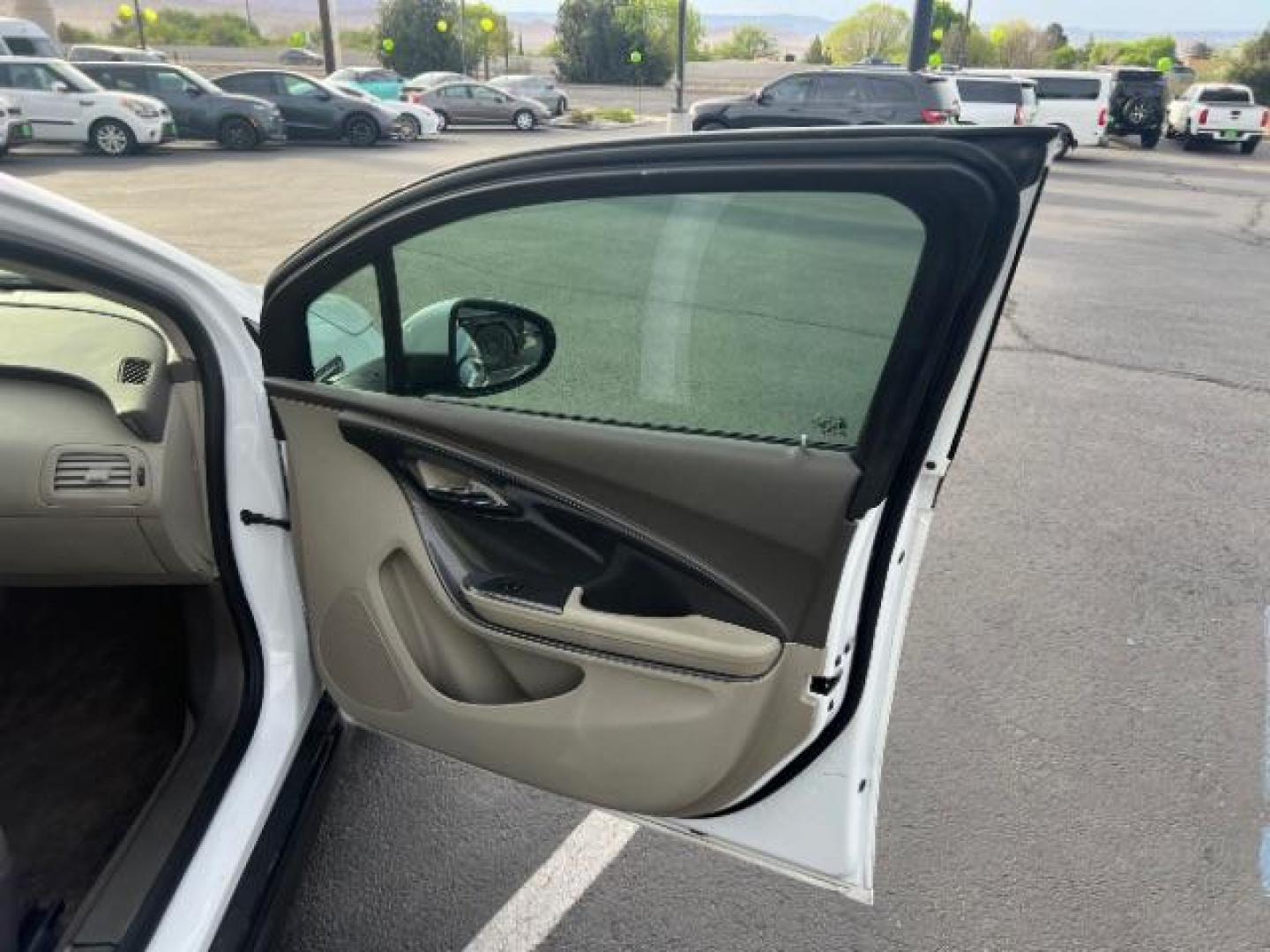 2015 Summit White /Pebble Beige/Dark Accents Chevrolet Volt Standard w/ Navigation (1G1RC6E45FU) with an ELECTRIC engine, Continuously Variable Transmission transmission, located at 1865 East Red Hills Pkwy, St. George, 84770, (435) 628-0023, 37.120850, -113.543640 - We specialize in helping ALL people get the best financing available. No matter your credit score, good, bad or none we can get you an amazing rate. Had a bankruptcy, divorce, or repossessions? We give you the green light to get your credit back on the road. Low down and affordable payments that fit - Photo#27
