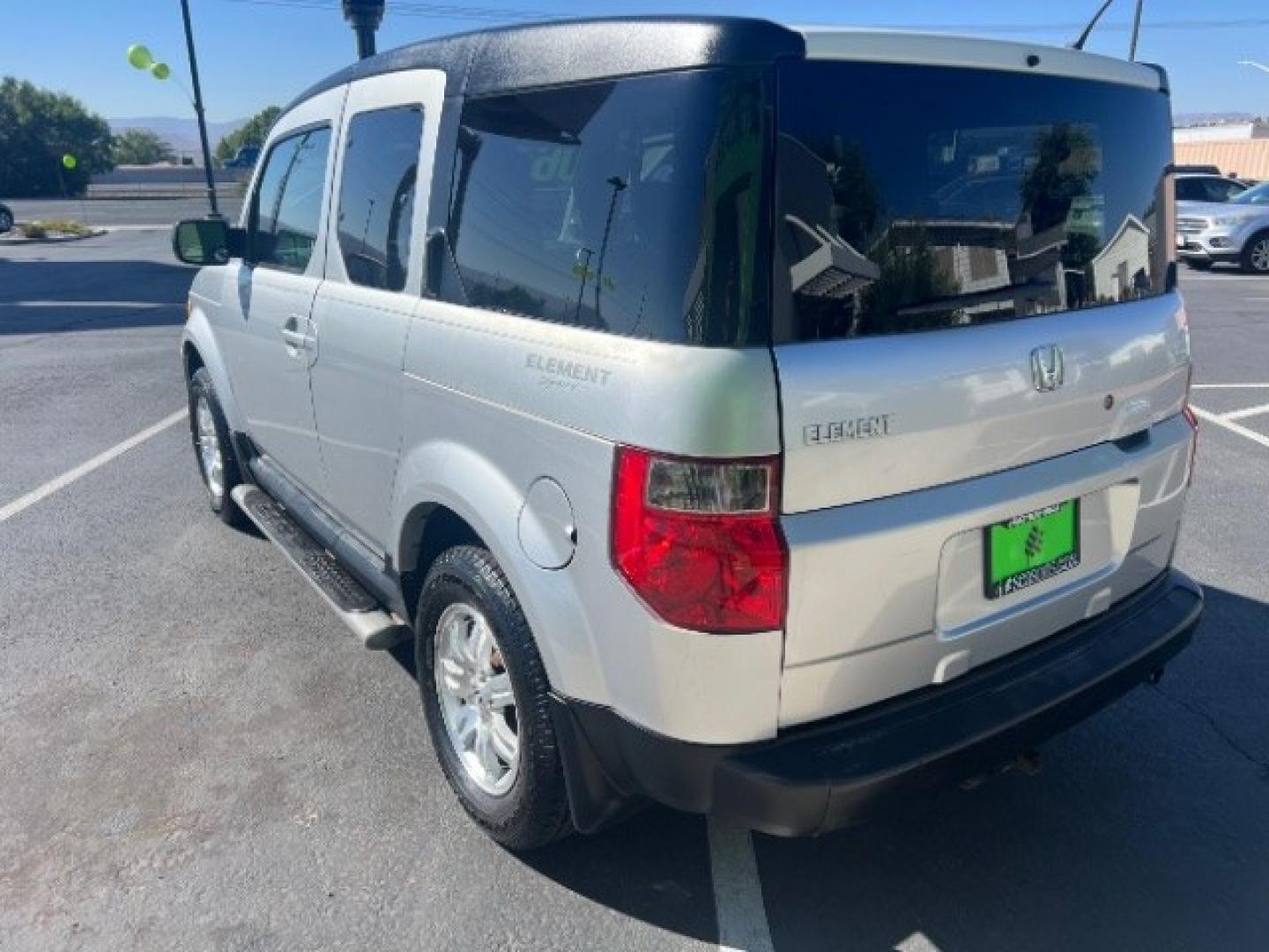2006 Alabaster Silver Metallic /Gray/Blue Cloth Interior Honda Element EX-P 2WD AT (5J6YH187X6L) with an 2.4L L4 DOHC 16V engine, 4-Speed Automatic transmission, located at 940 North Main Street, Cedar City, UT, 84720, (435) 628-0023, 37.692936, -113.061897 - We specialize in helping ALL people get the best financing available. No matter your credit score, good, bad or none we can get you an amazing rate. Had a bankruptcy, divorce, or repossessions? We give you the green light to get your credit back on the road. Low down and affordable payments that fit- Photo#4
