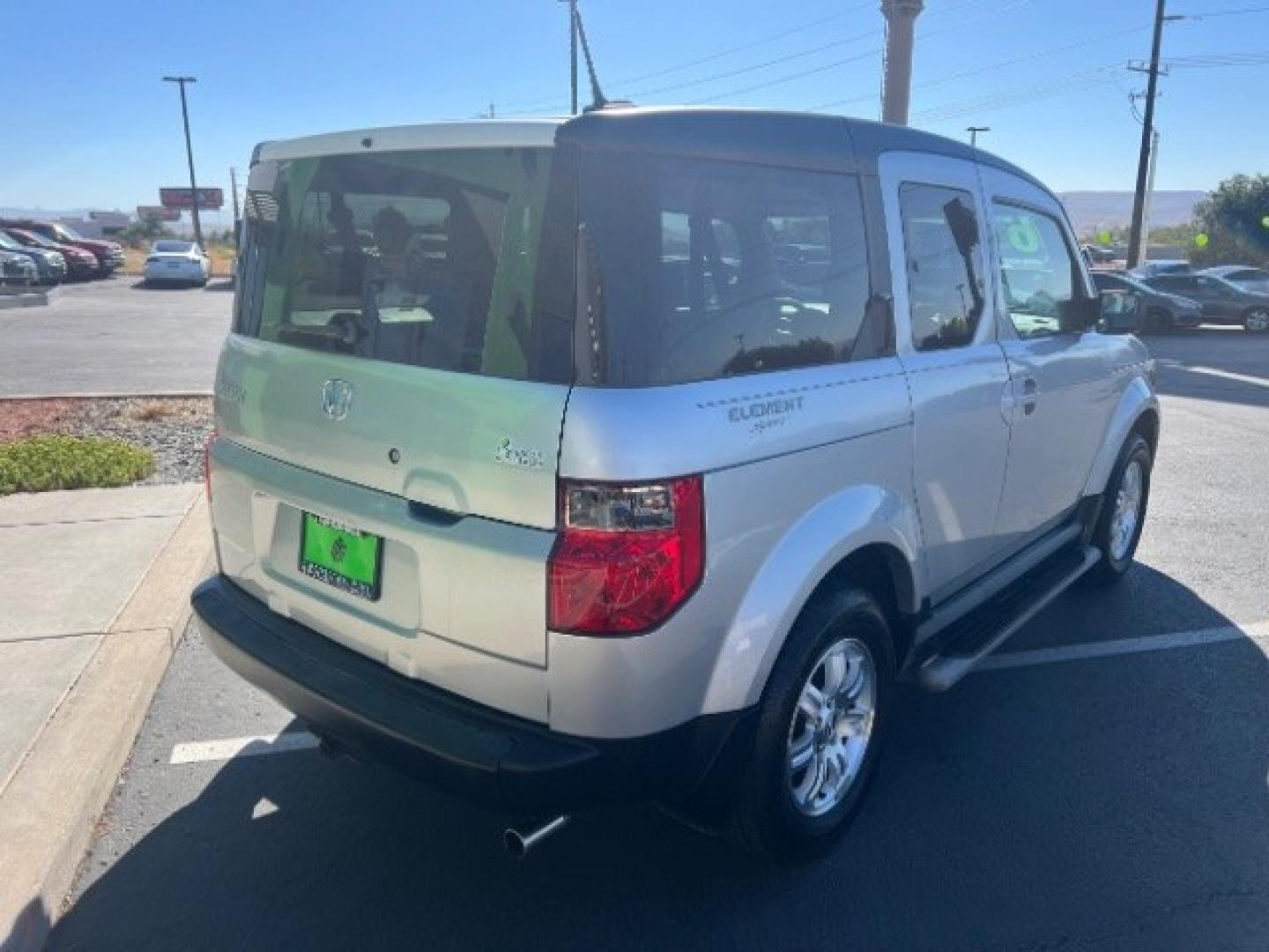 2006 Alabaster Silver Metallic /Gray/Blue Cloth Interior Honda Element EX-P 2WD AT (5J6YH187X6L) with an 2.4L L4 DOHC 16V engine, 4-Speed Automatic transmission, located at 940 North Main Street, Cedar City, UT, 84720, (435) 628-0023, 37.692936, -113.061897 - We specialize in helping ALL people get the best financing available. No matter your credit score, good, bad or none we can get you an amazing rate. Had a bankruptcy, divorce, or repossessions? We give you the green light to get your credit back on the road. Low down and affordable payments that fit- Photo#6