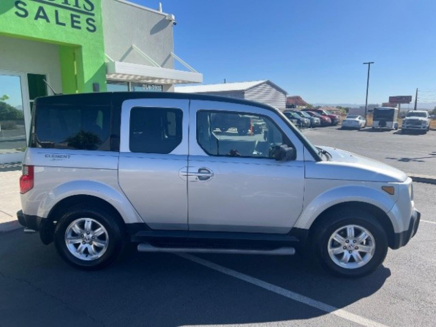 2006 Alabaster Silver Metallic /Gray/Blue Cloth Interior Honda Element EX-P 2WD AT (5J6YH187X6L) with an 2.4L L4 DOHC 16V engine, 4-Speed Automatic transmission, located at 940 North Main Street, Cedar City, UT, 84720, (435) 628-0023, 37.692936, -113.061897 - We specialize in helping ALL people get the best financing available. No matter your credit score, good, bad or none we can get you an amazing rate. Had a bankruptcy, divorce, or repossessions? We give you the green light to get your credit back on the road. Low down and affordable payments that fit- Photo#7