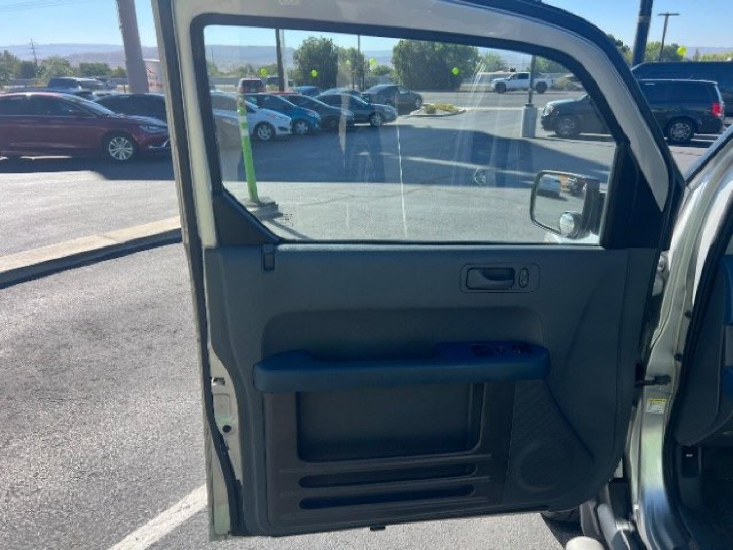2006 Alabaster Silver Metallic /Gray/Blue Cloth Interior Honda Element EX-P 2WD AT (5J6YH187X6L) with an 2.4L L4 DOHC 16V engine, 4-Speed Automatic transmission, located at 940 North Main Street, Cedar City, UT, 84720, (435) 628-0023, 37.692936, -113.061897 - We specialize in helping ALL people get the best financing available. No matter your credit score, good, bad or none we can get you an amazing rate. Had a bankruptcy, divorce, or repossessions? We give you the green light to get your credit back on the road. Low down and affordable payments that fit- Photo#12