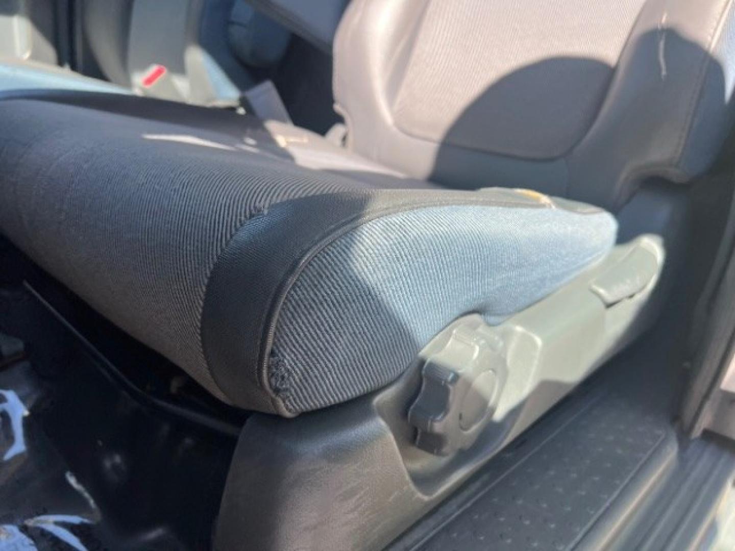 2006 Alabaster Silver Metallic /Gray/Blue Cloth Interior Honda Element EX-P 2WD AT (5J6YH187X6L) with an 2.4L L4 DOHC 16V engine, 4-Speed Automatic transmission, located at 940 North Main Street, Cedar City, UT, 84720, (435) 628-0023, 37.692936, -113.061897 - We specialize in helping ALL people get the best financing available. No matter your credit score, good, bad or none we can get you an amazing rate. Had a bankruptcy, divorce, or repossessions? We give you the green light to get your credit back on the road. Low down and affordable payments that fit- Photo#13
