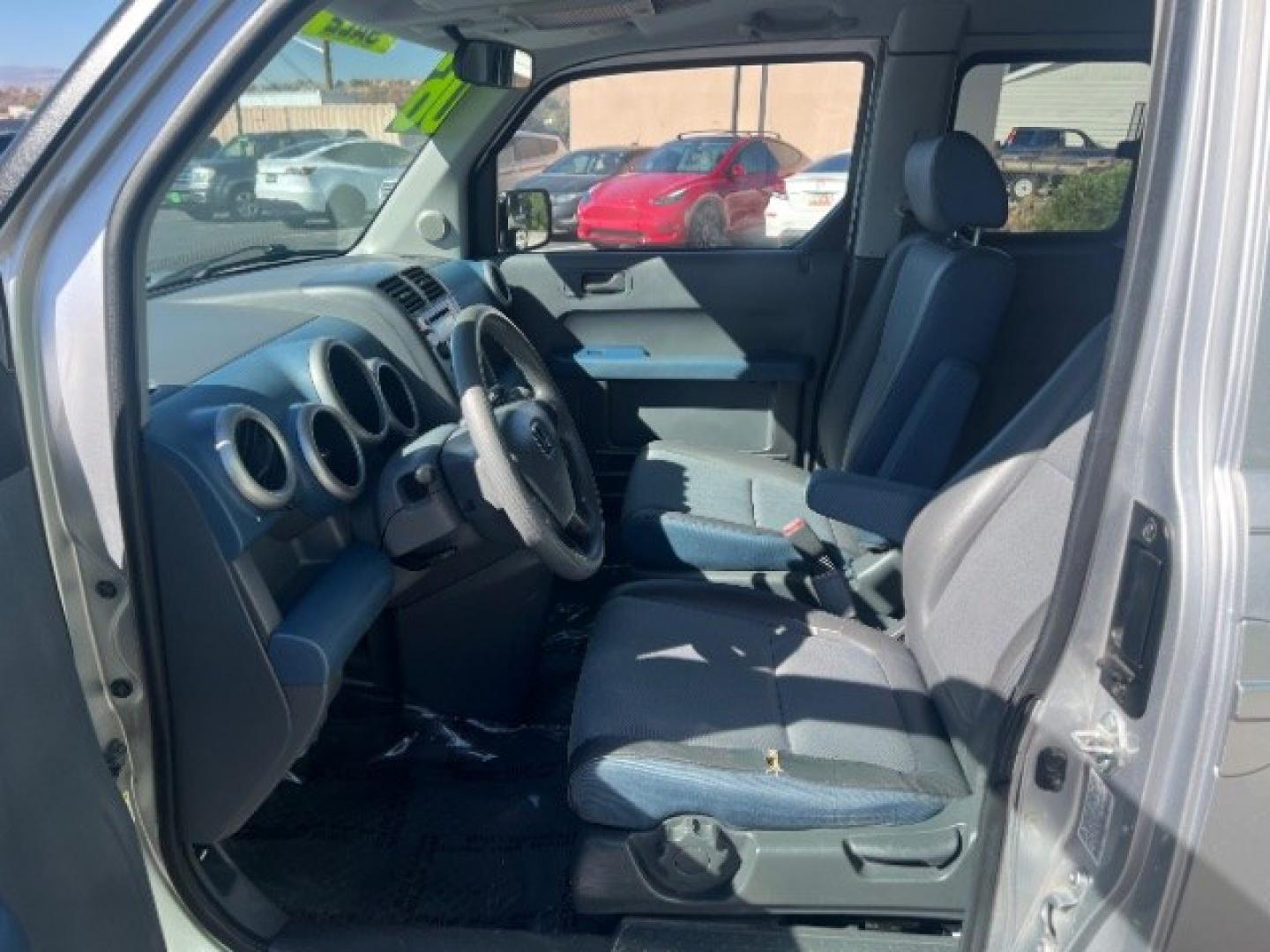 2006 Alabaster Silver Metallic /Gray/Blue Cloth Interior Honda Element EX-P 2WD AT (5J6YH187X6L) with an 2.4L L4 DOHC 16V engine, 4-Speed Automatic transmission, located at 940 North Main Street, Cedar City, UT, 84720, (435) 628-0023, 37.692936, -113.061897 - We specialize in helping ALL people get the best financing available. No matter your credit score, good, bad or none we can get you an amazing rate. Had a bankruptcy, divorce, or repossessions? We give you the green light to get your credit back on the road. Low down and affordable payments that fit- Photo#14