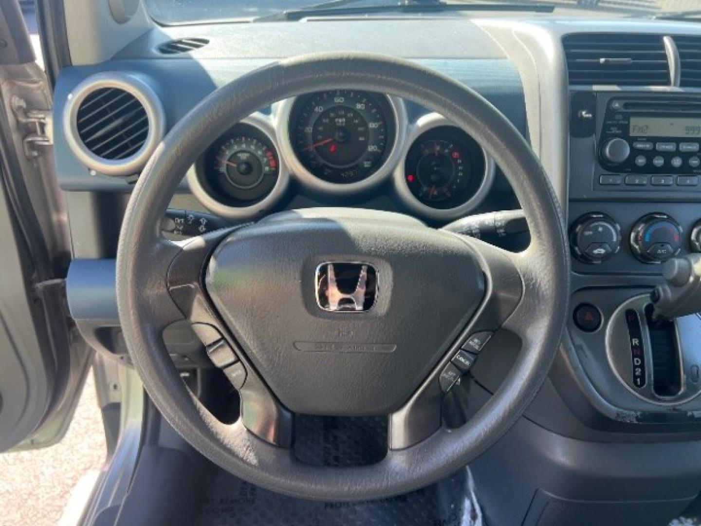 2006 Alabaster Silver Metallic /Gray/Blue Cloth Interior Honda Element EX-P 2WD AT (5J6YH187X6L) with an 2.4L L4 DOHC 16V engine, 4-Speed Automatic transmission, located at 940 North Main Street, Cedar City, UT, 84720, (435) 628-0023, 37.692936, -113.061897 - We specialize in helping ALL people get the best financing available. No matter your credit score, good, bad or none we can get you an amazing rate. Had a bankruptcy, divorce, or repossessions? We give you the green light to get your credit back on the road. Low down and affordable payments that fit- Photo#15