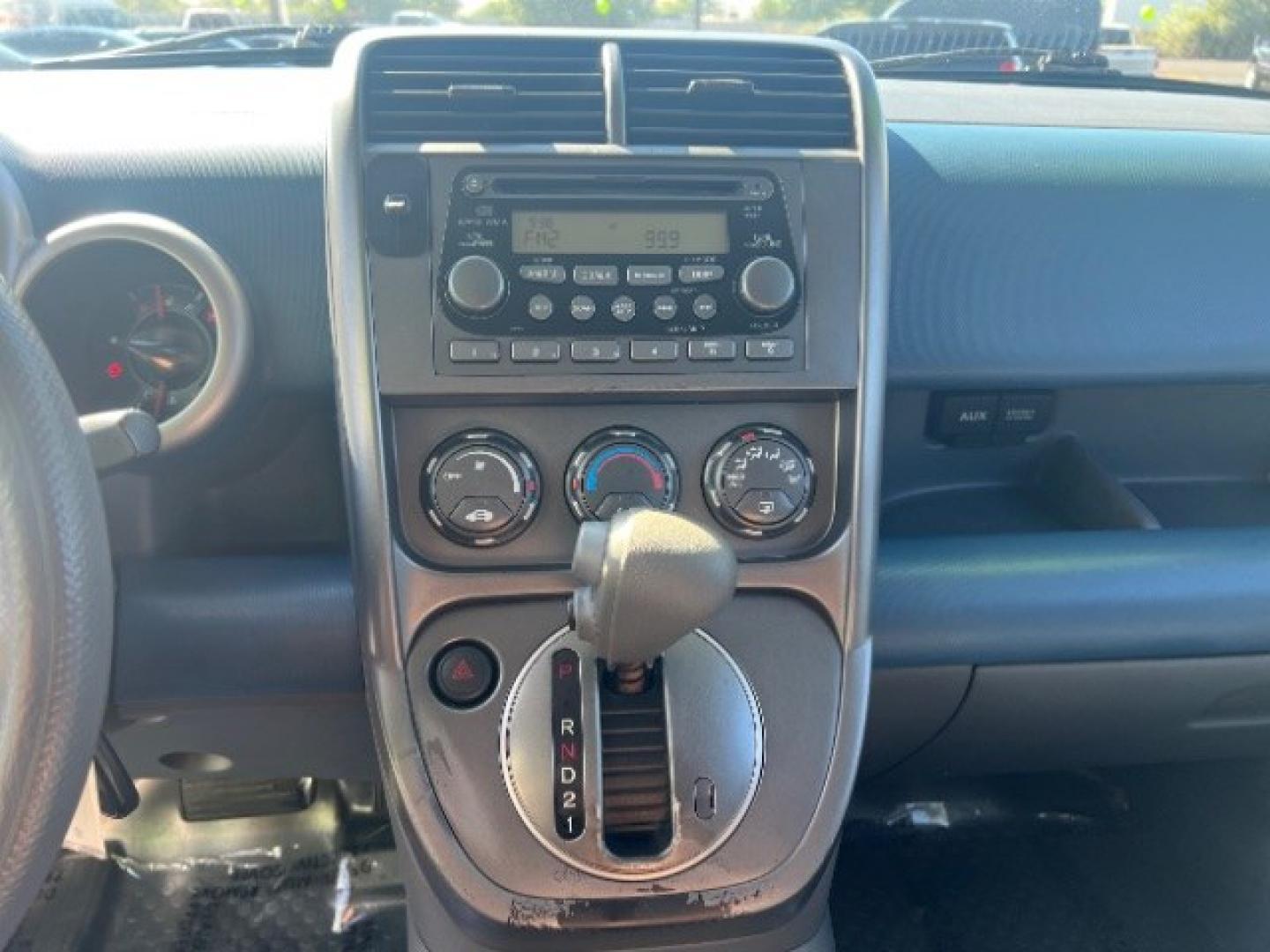 2006 Alabaster Silver Metallic /Gray/Blue Cloth Interior Honda Element EX-P 2WD AT (5J6YH187X6L) with an 2.4L L4 DOHC 16V engine, 4-Speed Automatic transmission, located at 940 North Main Street, Cedar City, UT, 84720, (435) 628-0023, 37.692936, -113.061897 - We specialize in helping ALL people get the best financing available. No matter your credit score, good, bad or none we can get you an amazing rate. Had a bankruptcy, divorce, or repossessions? We give you the green light to get your credit back on the road. Low down and affordable payments that fit- Photo#17