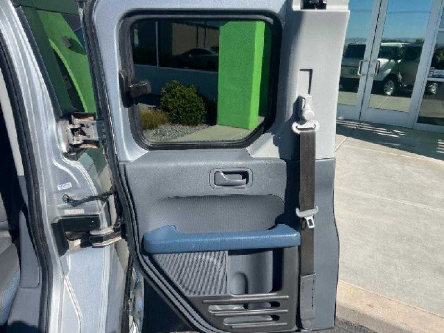 2006 Alabaster Silver Metallic /Gray/Blue Cloth Interior Honda Element EX-P 2WD AT (5J6YH187X6L) with an 2.4L L4 DOHC 16V engine, 4-Speed Automatic transmission, located at 940 North Main Street, Cedar City, UT, 84720, (435) 628-0023, 37.692936, -113.061897 - We specialize in helping ALL people get the best financing available. No matter your credit score, good, bad or none we can get you an amazing rate. Had a bankruptcy, divorce, or repossessions? We give you the green light to get your credit back on the road. Low down and affordable payments that fit- Photo#19