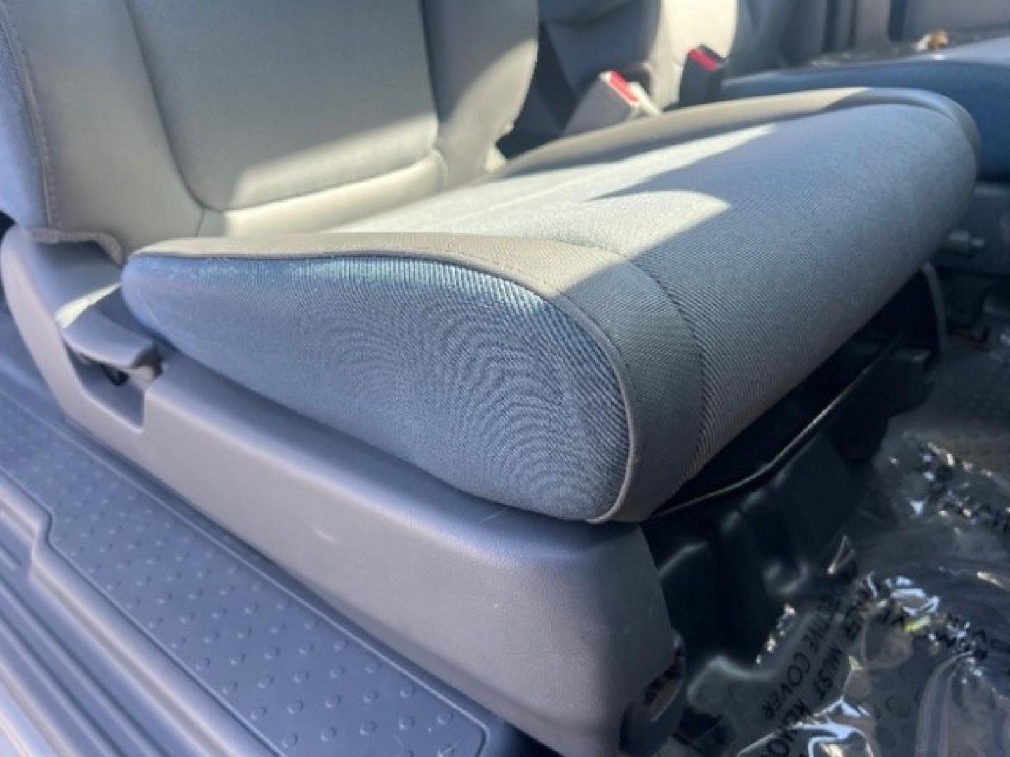 2006 Alabaster Silver Metallic /Gray/Blue Cloth Interior Honda Element EX-P 2WD AT (5J6YH187X6L) with an 2.4L L4 DOHC 16V engine, 4-Speed Automatic transmission, located at 940 North Main Street, Cedar City, UT, 84720, (435) 628-0023, 37.692936, -113.061897 - We specialize in helping ALL people get the best financing available. No matter your credit score, good, bad or none we can get you an amazing rate. Had a bankruptcy, divorce, or repossessions? We give you the green light to get your credit back on the road. Low down and affordable payments that fit- Photo#26