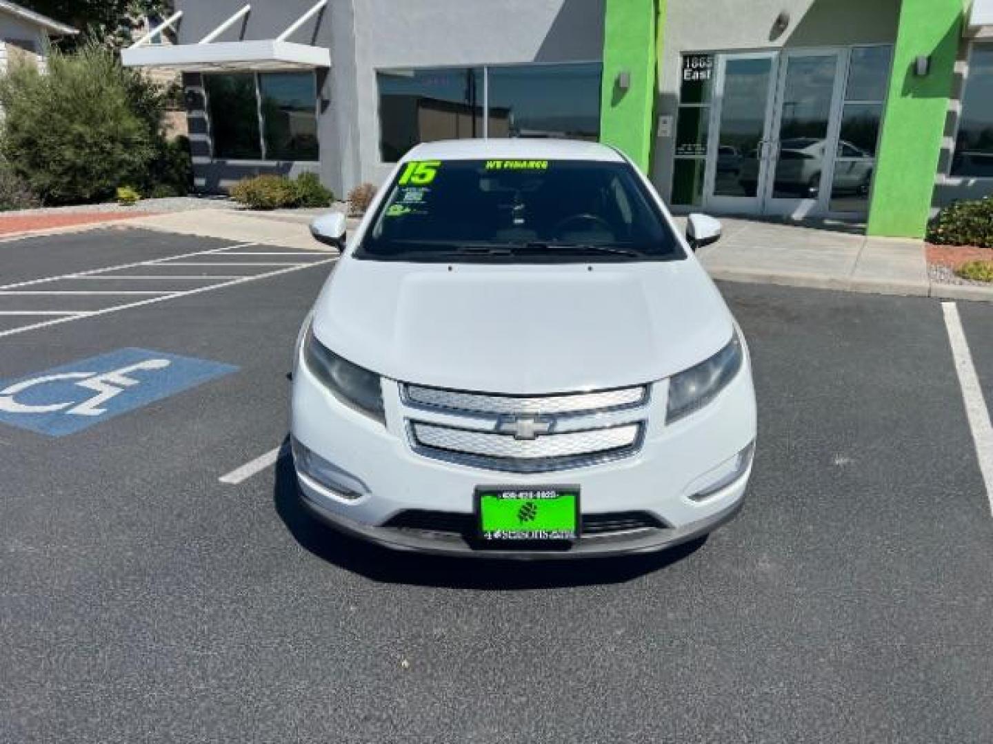 2015 Summit White /Jet Black/Dark Accen Chevrolet Volt Standard w/ Navigati (1G1RC6E47FU) with an 1.4L L4 DOHC 16V PLU engine, Continuously Variabl transmission, located at 1865 East Red Hills Pkwy, St. George, 84770, (435) 628-0023, 37.120850, -113.543640 - We specialize in helping ALL people get the best financing available. No matter your credit score, good, bad or none we can get you an amazing rate. Had a bankruptcy, divorce, or repossessions? We give you the green light to get your credit back on the road. Low down and affordable payments that fit - Photo#1
