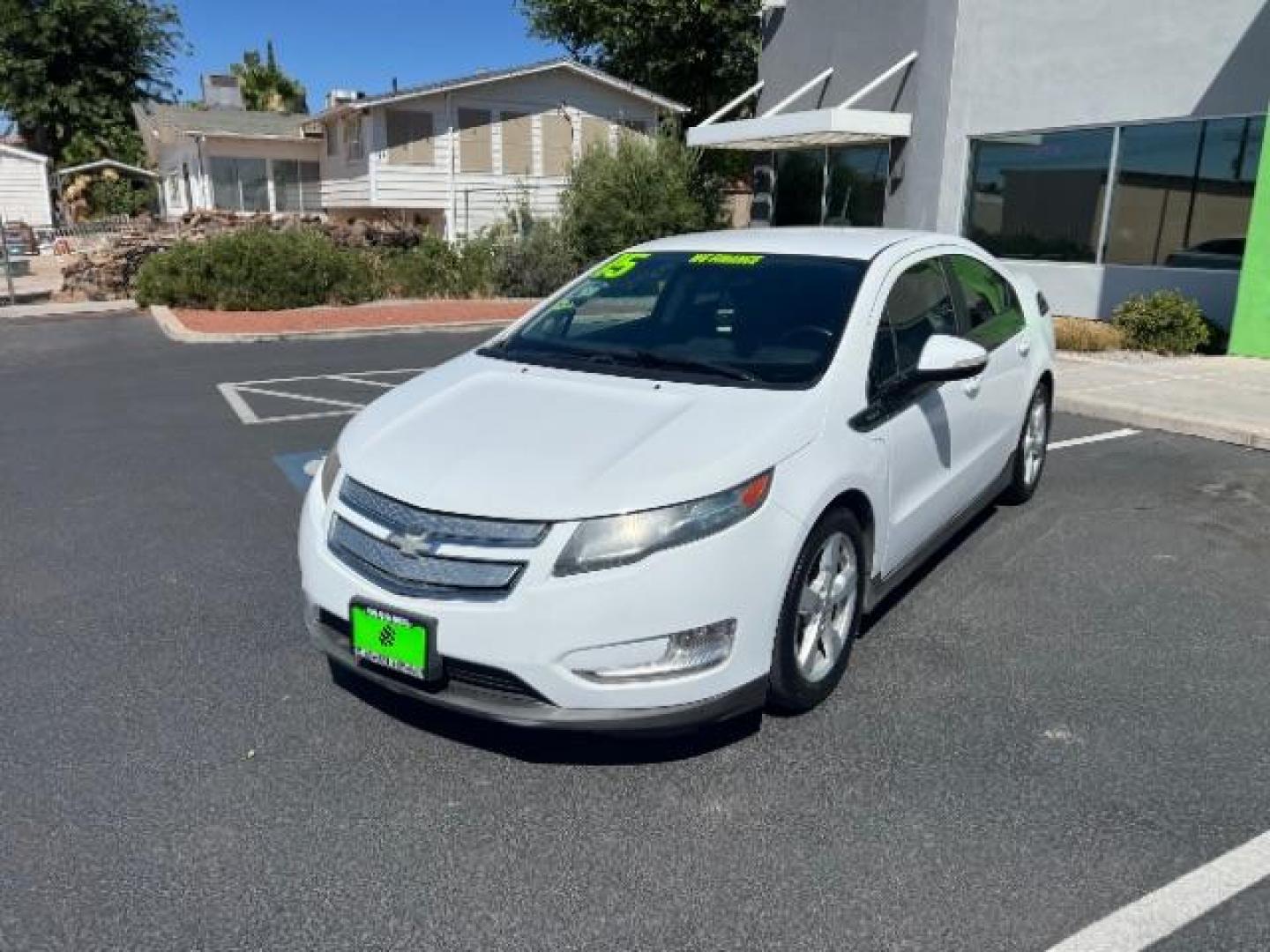 2015 Summit White /Jet Black/Dark Accen Chevrolet Volt Standard w/ Navigati (1G1RC6E47FU) with an 1.4L L4 DOHC 16V PLU engine, Continuously Variabl transmission, located at 1865 East Red Hills Pkwy, St. George, 84770, (435) 628-0023, 37.120850, -113.543640 - We specialize in helping ALL people get the best financing available. No matter your credit score, good, bad or none we can get you an amazing rate. Had a bankruptcy, divorce, or repossessions? We give you the green light to get your credit back on the road. Low down and affordable payments that fit - Photo#2