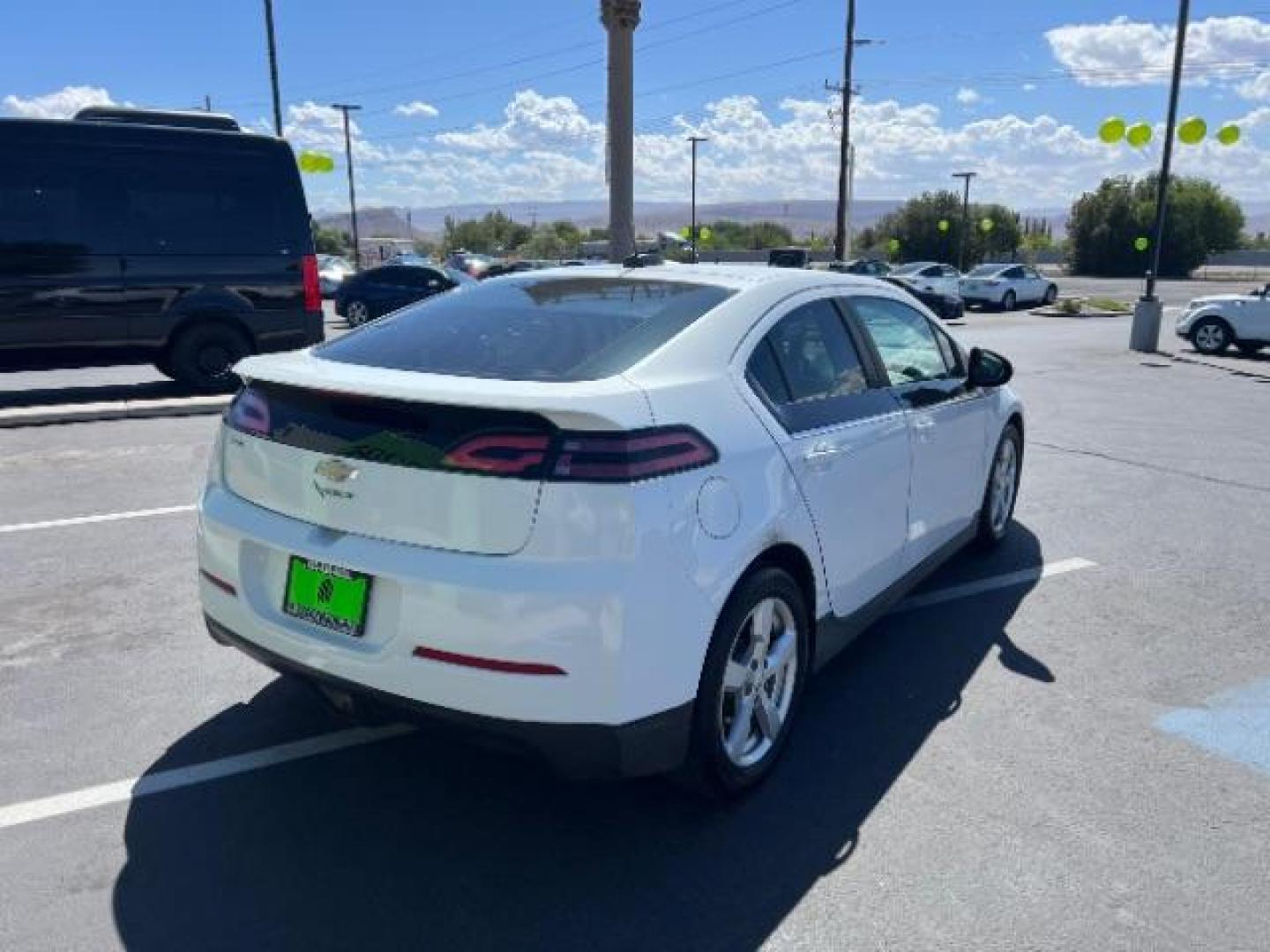 2015 Summit White /Jet Black/Dark Accen Chevrolet Volt Standard w/ Navigati (1G1RC6E47FU) with an 1.4L L4 DOHC 16V PLU engine, Continuously Variabl transmission, located at 1865 East Red Hills Pkwy, St. George, 84770, (435) 628-0023, 37.120850, -113.543640 - We specialize in helping ALL people get the best financing available. No matter your credit score, good, bad or none we can get you an amazing rate. Had a bankruptcy, divorce, or repossessions? We give you the green light to get your credit back on the road. Low down and affordable payments that fit - Photo#6