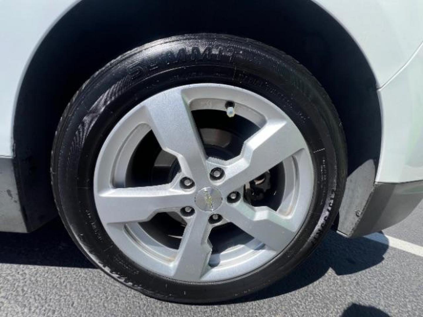 2015 Summit White /Jet Black/Dark Accen Chevrolet Volt Standard w/ Navigati (1G1RC6E47FU) with an 1.4L L4 DOHC 16V PLU engine, Continuously Variabl transmission, located at 1865 East Red Hills Pkwy, St. George, 84770, (435) 628-0023, 37.120850, -113.543640 - We specialize in helping ALL people get the best financing available. No matter your credit score, good, bad or none we can get you an amazing rate. Had a bankruptcy, divorce, or repossessions? We give you the green light to get your credit back on the road. Low down and affordable payments that fit - Photo#8