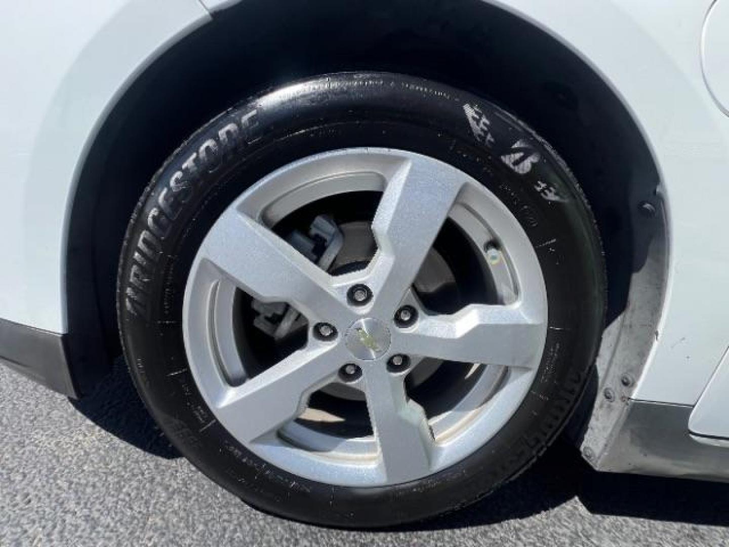 2015 Summit White /Jet Black/Dark Accen Chevrolet Volt Standard w/ Navigati (1G1RC6E47FU) with an 1.4L L4 DOHC 16V PLU engine, Continuously Variabl transmission, located at 1865 East Red Hills Pkwy, St. George, 84770, (435) 628-0023, 37.120850, -113.543640 - We specialize in helping ALL people get the best financing available. No matter your credit score, good, bad or none we can get you an amazing rate. Had a bankruptcy, divorce, or repossessions? We give you the green light to get your credit back on the road. Low down and affordable payments that fit - Photo#11