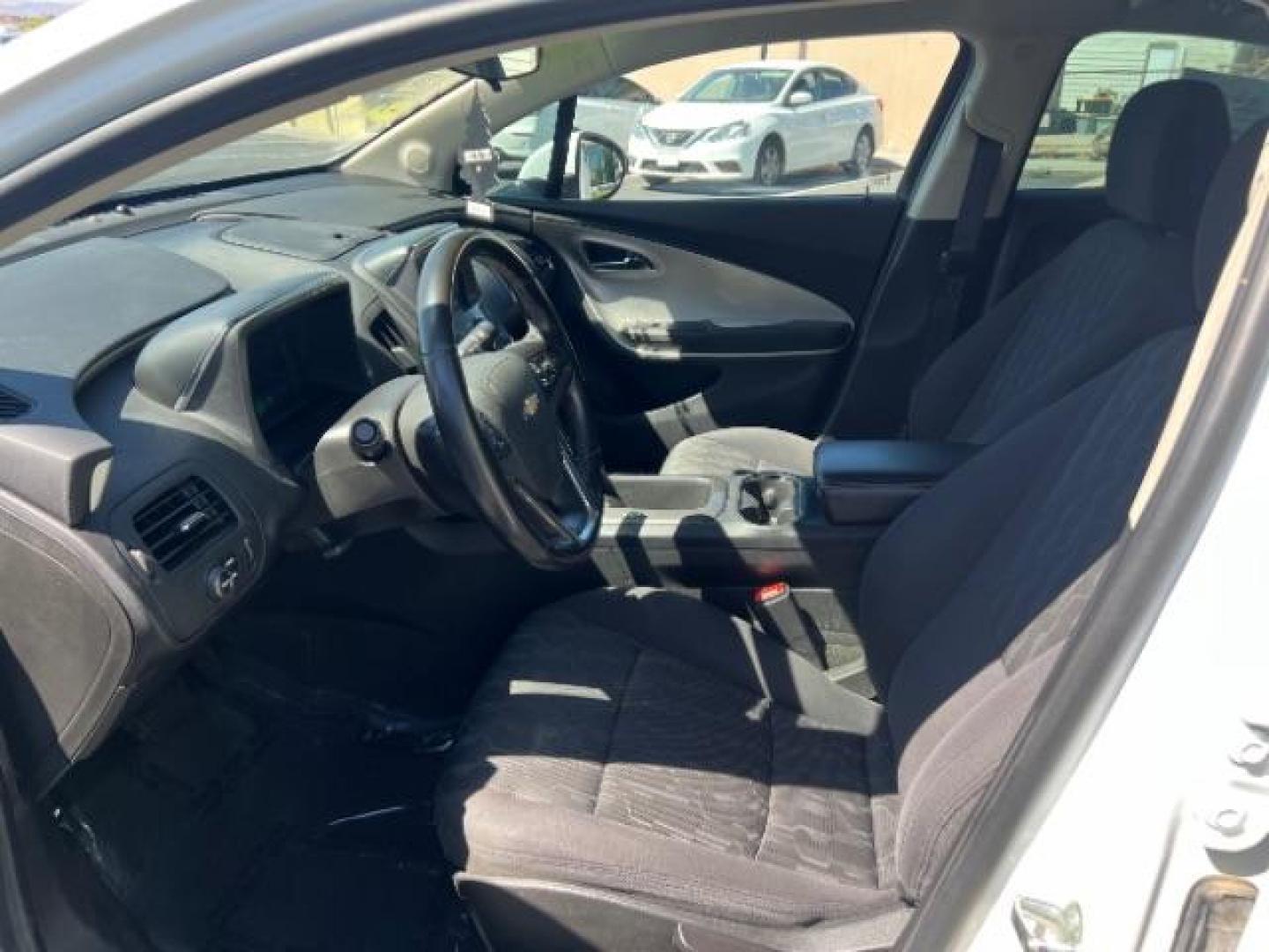 2015 Summit White /Jet Black/Dark Accen Chevrolet Volt Standard w/ Navigati (1G1RC6E47FU) with an 1.4L L4 DOHC 16V PLU engine, Continuously Variabl transmission, located at 1865 East Red Hills Pkwy, St. George, 84770, (435) 628-0023, 37.120850, -113.543640 - We specialize in helping ALL people get the best financing available. No matter your credit score, good, bad or none we can get you an amazing rate. Had a bankruptcy, divorce, or repossessions? We give you the green light to get your credit back on the road. Low down and affordable payments that fit - Photo#14