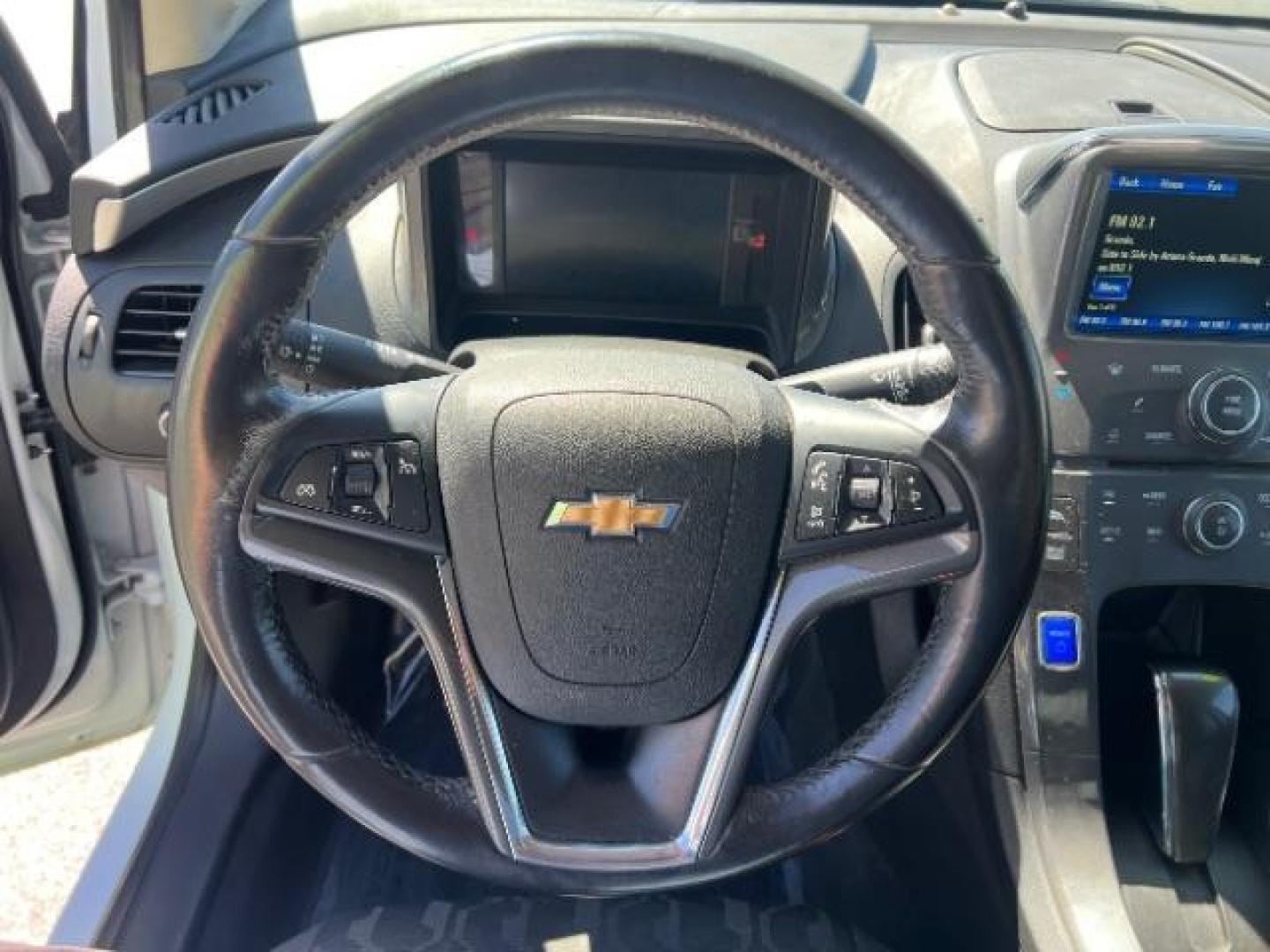 2015 Summit White /Jet Black/Dark Accen Chevrolet Volt Standard w/ Navigati (1G1RC6E47FU) with an 1.4L L4 DOHC 16V PLU engine, Continuously Variabl transmission, located at 1865 East Red Hills Pkwy, St. George, 84770, (435) 628-0023, 37.120850, -113.543640 - We specialize in helping ALL people get the best financing available. No matter your credit score, good, bad or none we can get you an amazing rate. Had a bankruptcy, divorce, or repossessions? We give you the green light to get your credit back on the road. Low down and affordable payments that fit - Photo#15