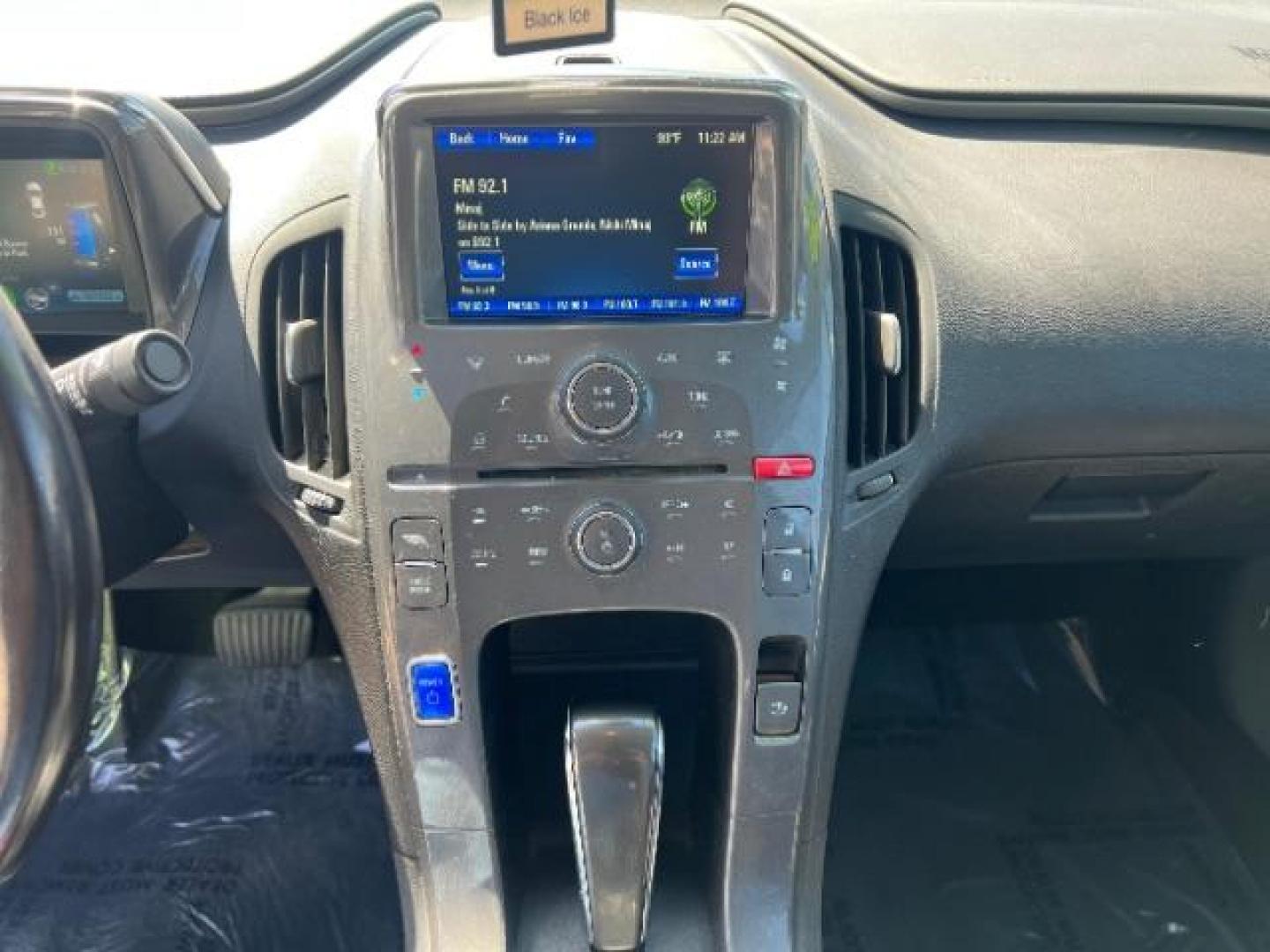 2015 Summit White /Jet Black/Dark Accen Chevrolet Volt Standard w/ Navigati (1G1RC6E47FU) with an 1.4L L4 DOHC 16V PLU engine, Continuously Variabl transmission, located at 1865 East Red Hills Pkwy, St. George, 84770, (435) 628-0023, 37.120850, -113.543640 - We specialize in helping ALL people get the best financing available. No matter your credit score, good, bad or none we can get you an amazing rate. Had a bankruptcy, divorce, or repossessions? We give you the green light to get your credit back on the road. Low down and affordable payments that fit - Photo#17