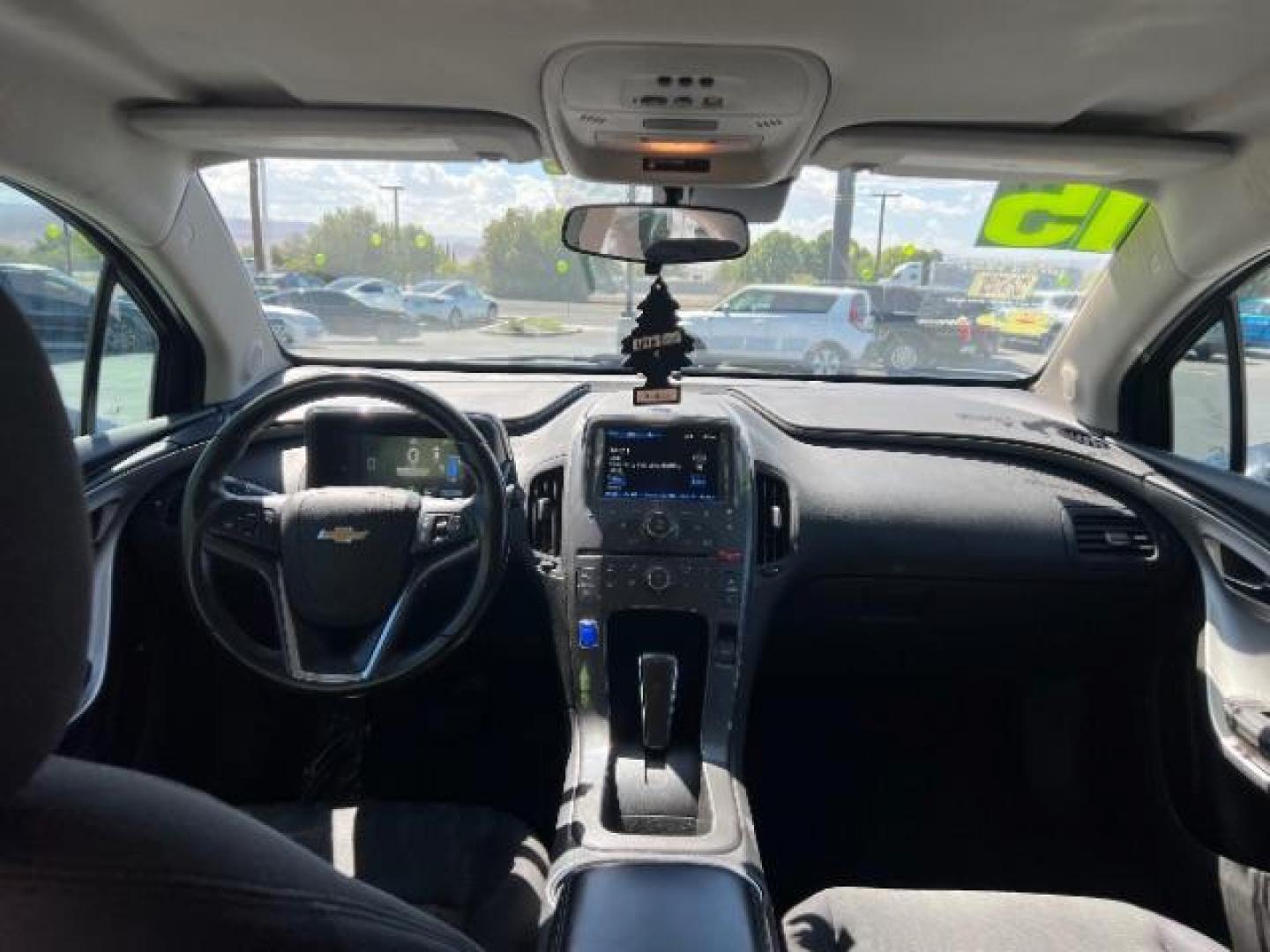 2015 Summit White /Jet Black/Dark Accen Chevrolet Volt Standard w/ Navigati (1G1RC6E47FU) with an 1.4L L4 DOHC 16V PLU engine, Continuously Variabl transmission, located at 1865 East Red Hills Pkwy, St. George, 84770, (435) 628-0023, 37.120850, -113.543640 - We specialize in helping ALL people get the best financing available. No matter your credit score, good, bad or none we can get you an amazing rate. Had a bankruptcy, divorce, or repossessions? We give you the green light to get your credit back on the road. Low down and affordable payments that fit - Photo#23
