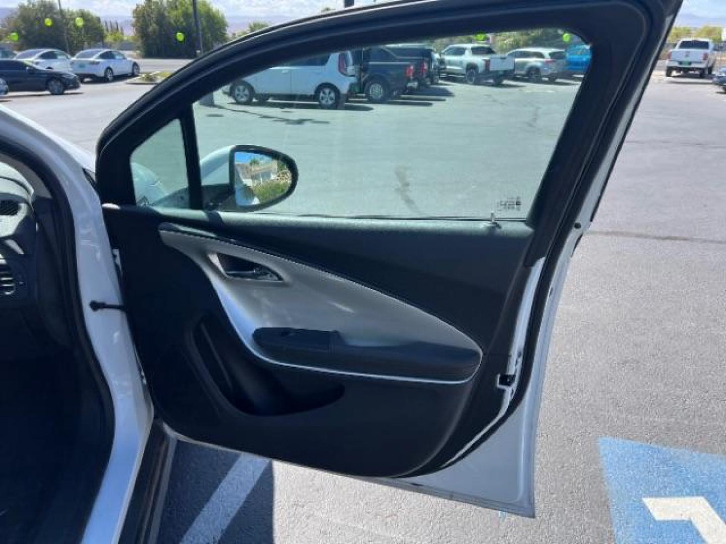 2015 Summit White /Jet Black/Dark Accen Chevrolet Volt Standard w/ Navigati (1G1RC6E47FU) with an 1.4L L4 DOHC 16V PLU engine, Continuously Variabl transmission, located at 1865 East Red Hills Pkwy, St. George, 84770, (435) 628-0023, 37.120850, -113.543640 - We specialize in helping ALL people get the best financing available. No matter your credit score, good, bad or none we can get you an amazing rate. Had a bankruptcy, divorce, or repossessions? We give you the green light to get your credit back on the road. Low down and affordable payments that fit - Photo#27
