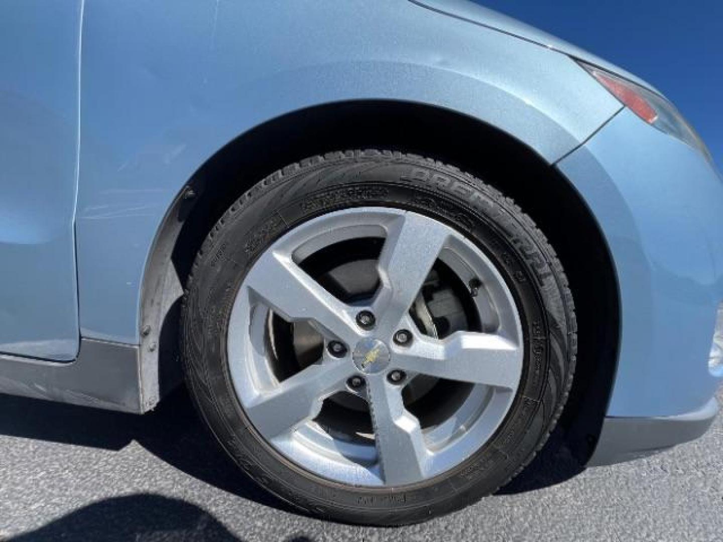 2015 Light Blue /Black Leather Interior Chevrolet Volt Premium w/ Navigation (1G1RD6E44FU) with an 1.4L L4 DOHC 16V PLU engine, Continuously Variable Transmission transmission, located at 1865 East Red Hills Pkwy, St. George, 84770, (435) 628-0023, 37.120850, -113.543640 - We specialize in helping ALL people get the best financing available. No matter your credit score, good, bad or none we can get you an amazing rate. Had a bankruptcy, divorce, or repossessions? We give you the green light to get your credit back on the road. Low down and affordable payments that fit - Photo#11