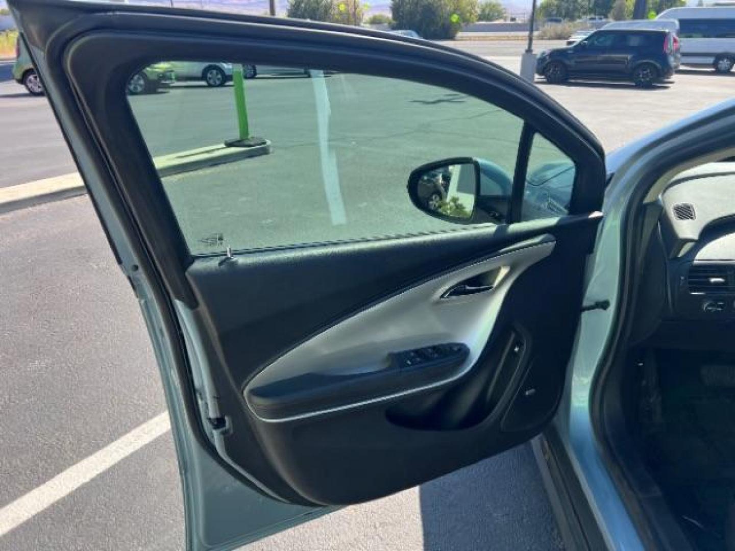 2015 Light Blue /Black Leather Interior Chevrolet Volt Premium w/ Navigation (1G1RD6E44FU) with an 1.4L L4 DOHC 16V PLU engine, Continuously Variable Transmission transmission, located at 1865 East Red Hills Pkwy, St. George, 84770, (435) 628-0023, 37.120850, -113.543640 - We specialize in helping ALL people get the best financing available. No matter your credit score, good, bad or none we can get you an amazing rate. Had a bankruptcy, divorce, or repossessions? We give you the green light to get your credit back on the road. Low down and affordable payments that fit - Photo#12